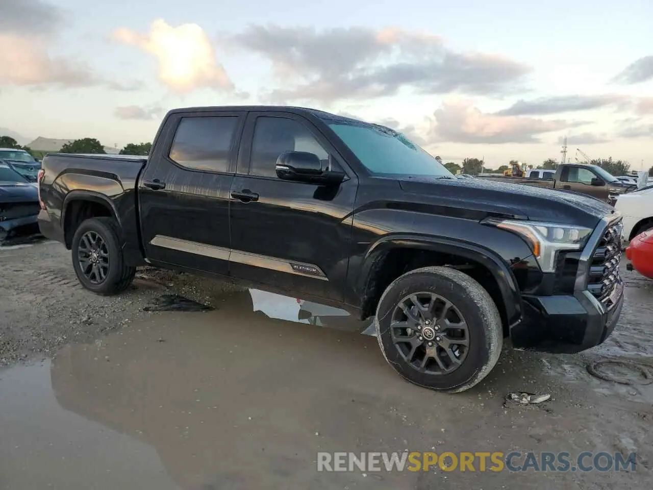 4 Photograph of a damaged car 5TFNA5DBXPX066472 TOYOTA TUNDRA 2023