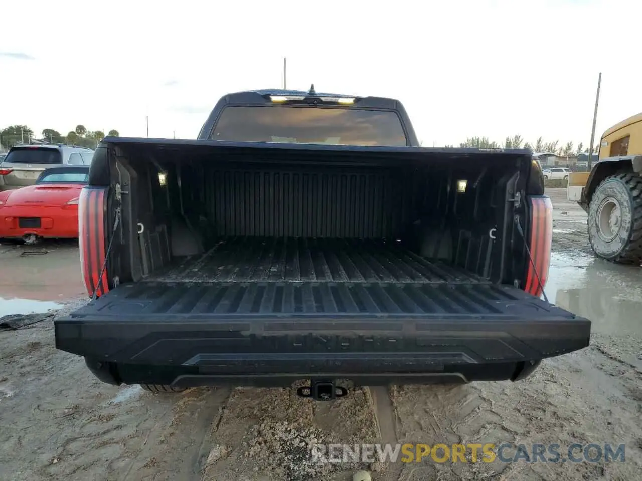 6 Photograph of a damaged car 5TFNA5DBXPX066472 TOYOTA TUNDRA 2023