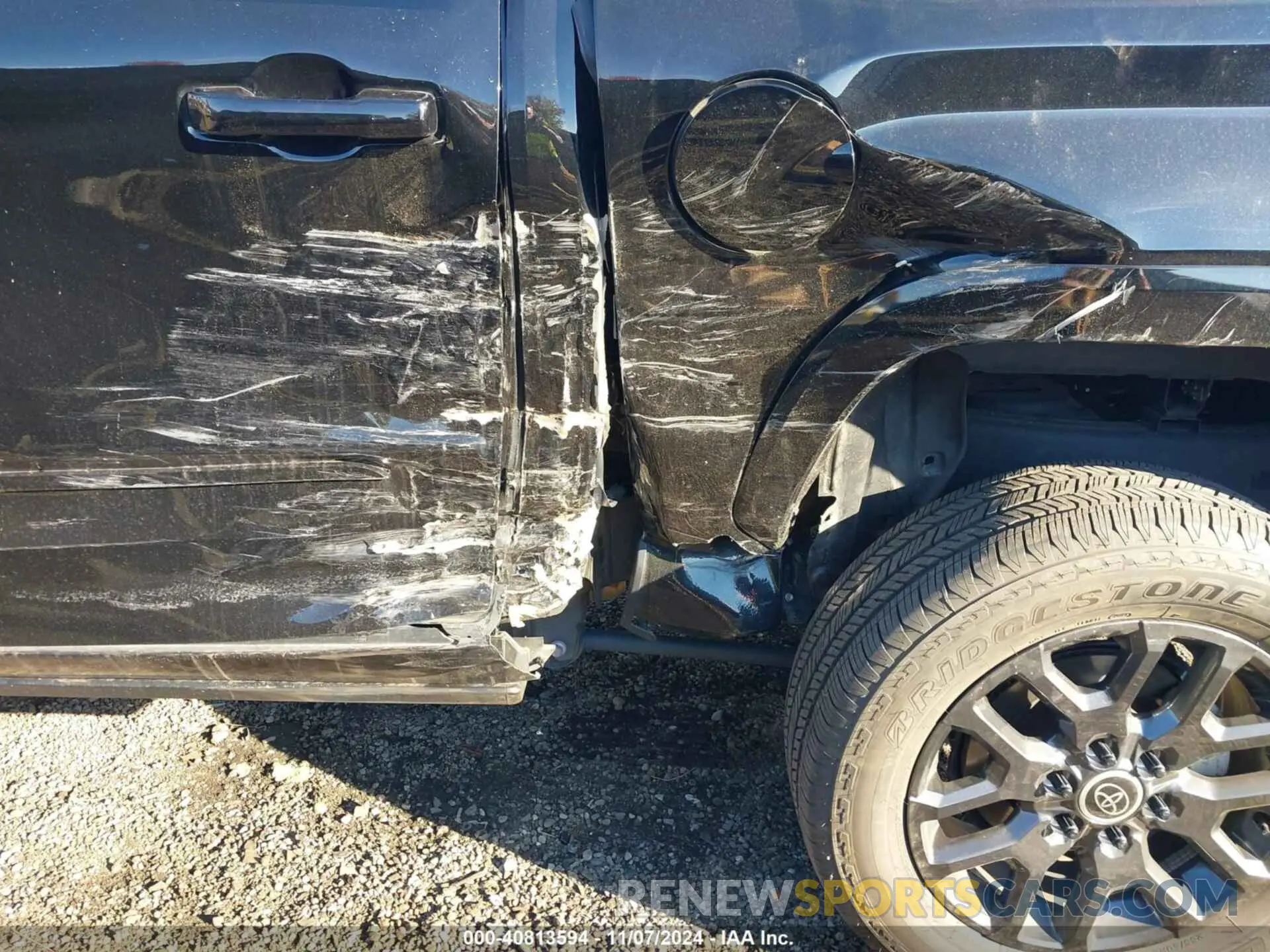 6 Photograph of a damaged car 5TFNA5DBXPX117873 TOYOTA TUNDRA 2023