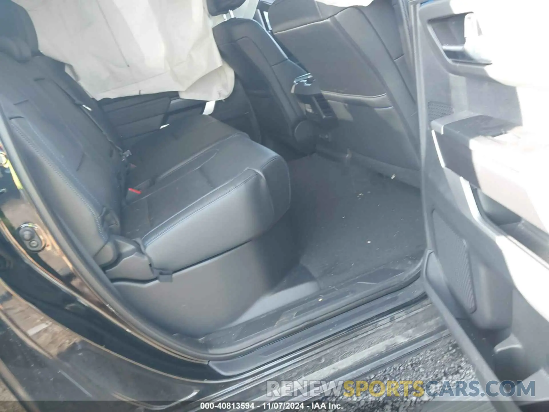 8 Photograph of a damaged car 5TFNA5DBXPX117873 TOYOTA TUNDRA 2023