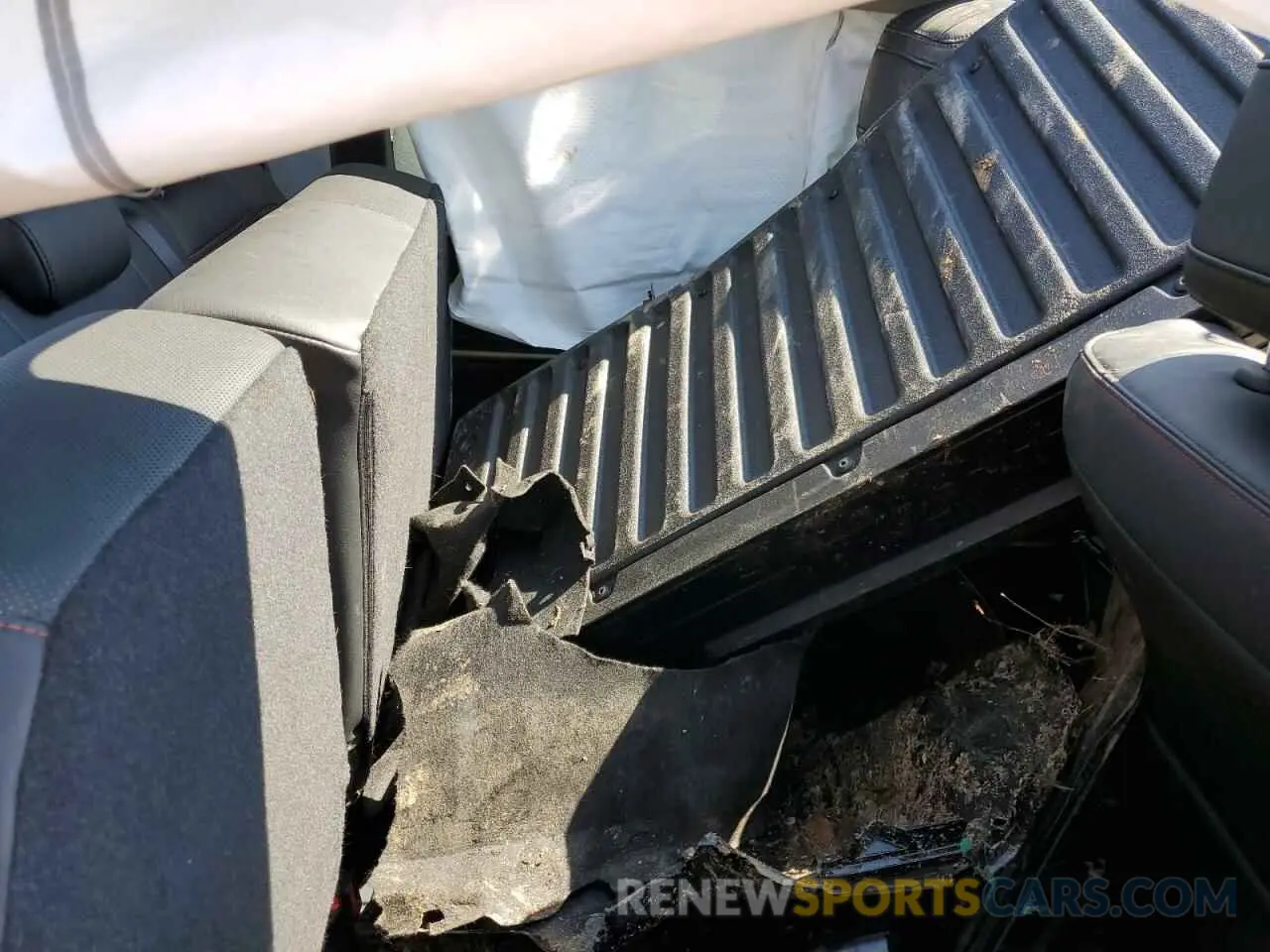 10 Photograph of a damaged car 5TFPC5DB0PX032270 TOYOTA TUNDRA 2023