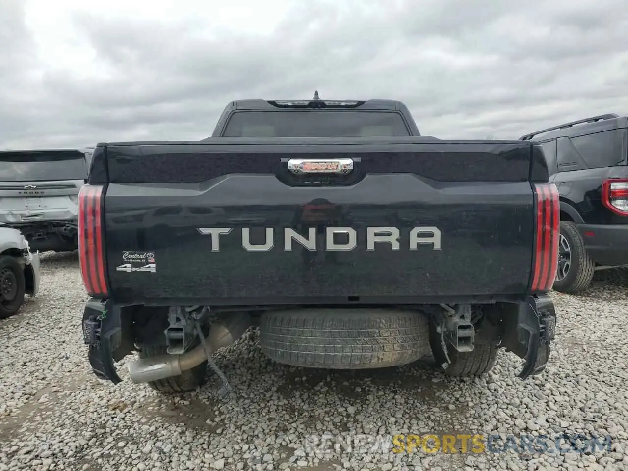 6 Photograph of a damaged car 5TFVC5DB5PX014189 TOYOTA TUNDRA 2023