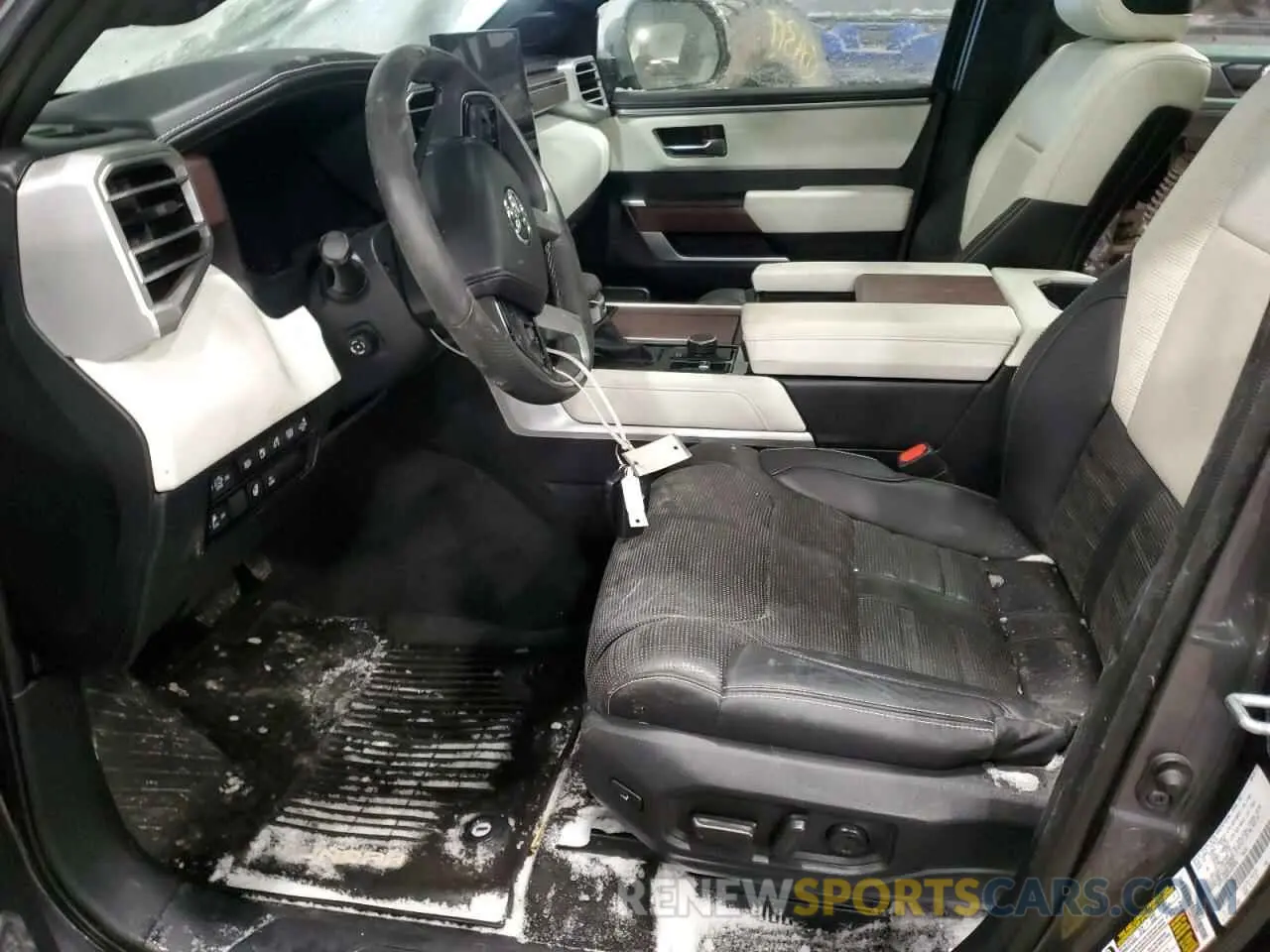 7 Photograph of a damaged car 5TFVC5DB6PX033074 TOYOTA TUNDRA 2023