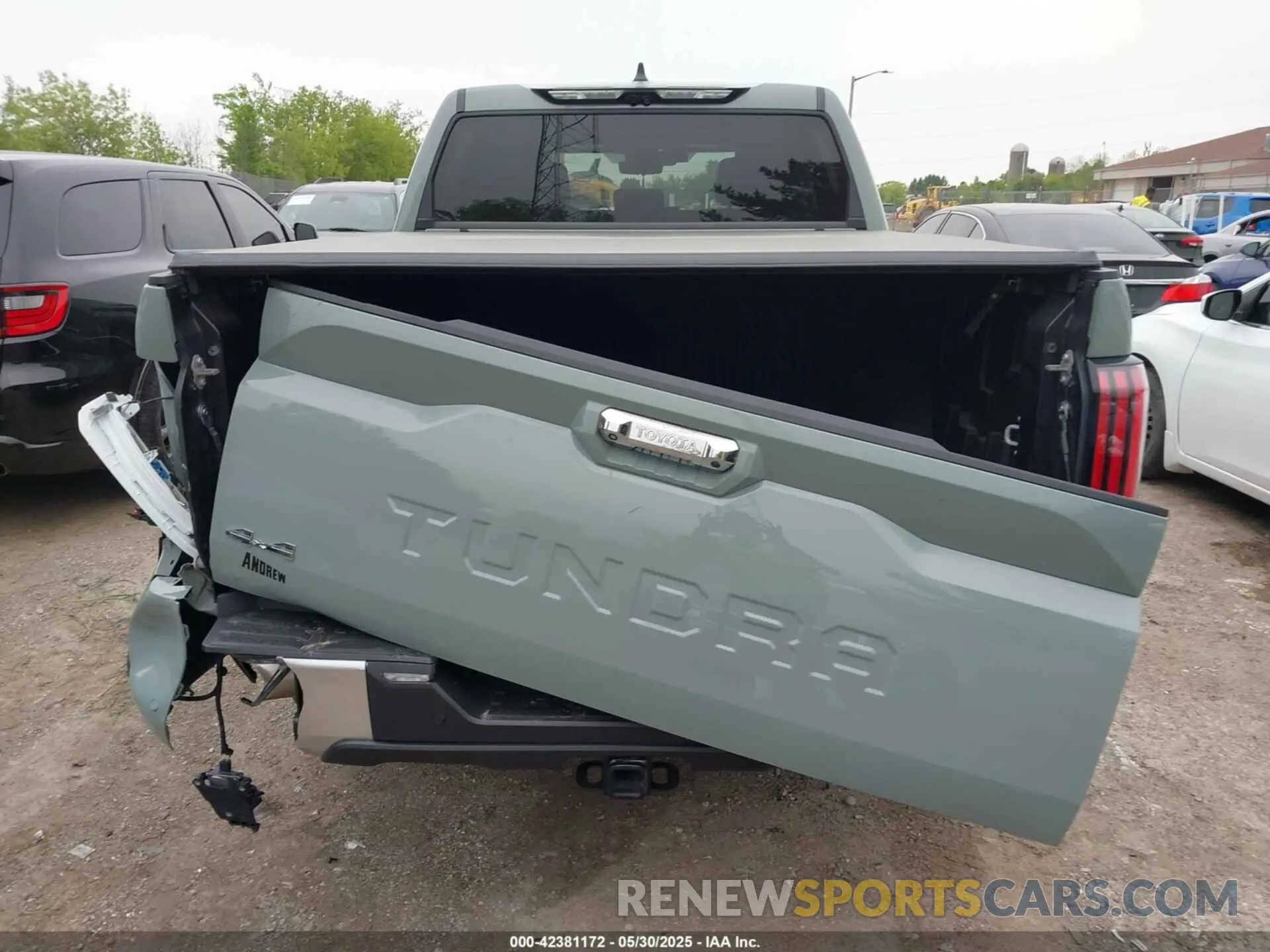 16 Photograph of a damaged car 5TFJA5DB0RX175315 TOYOTA TUNDRA 2024