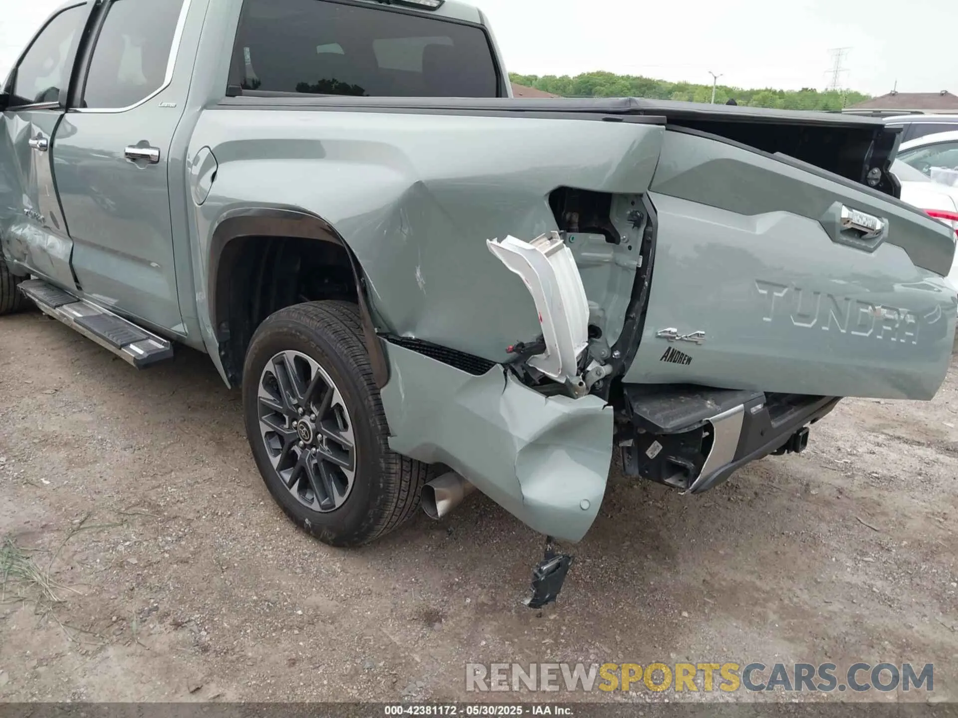 18 Photograph of a damaged car 5TFJA5DB0RX175315 TOYOTA TUNDRA 2024