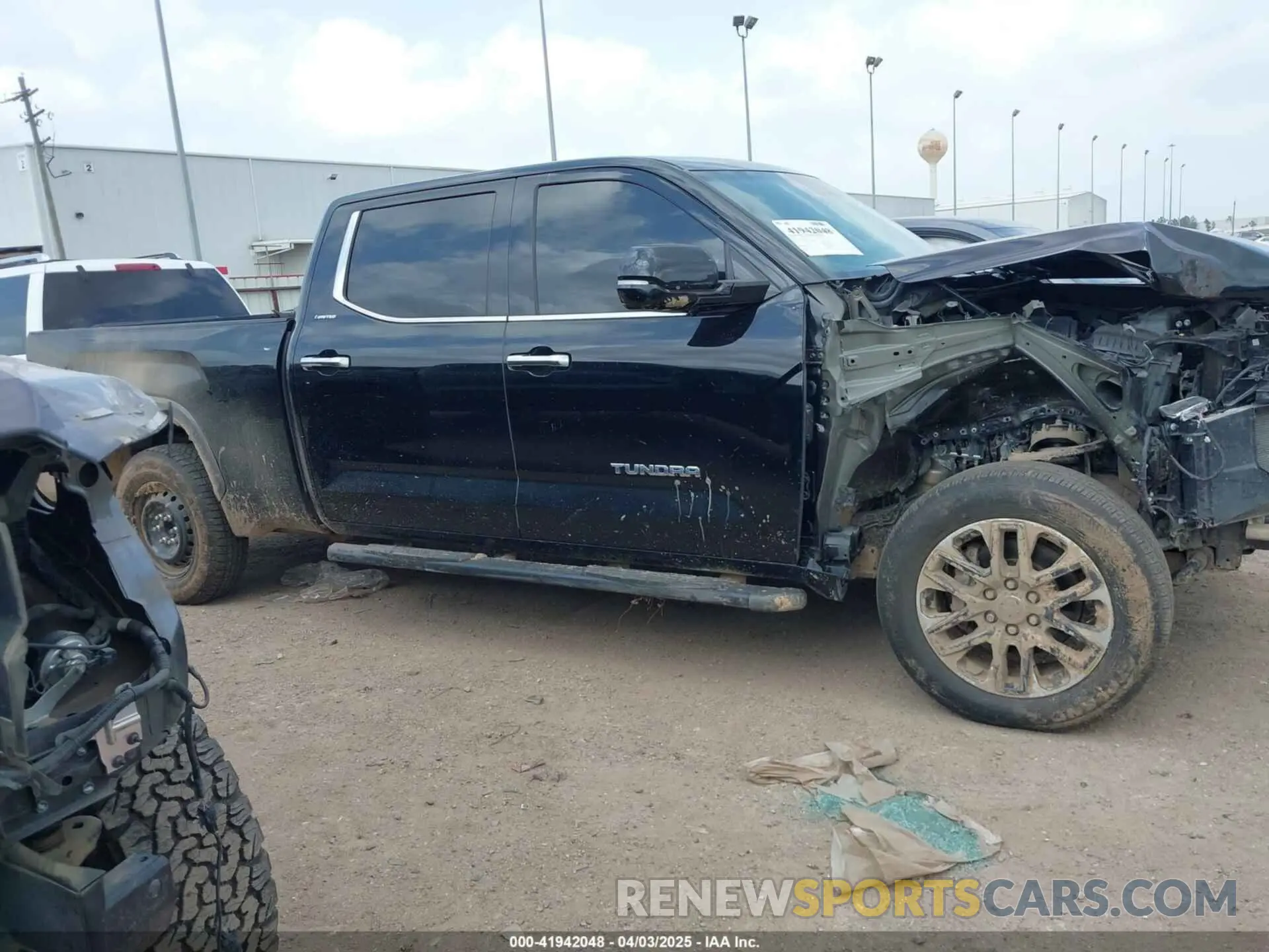 14 Photograph of a damaged car 5TFJA5EC8RX027842 TOYOTA TUNDRA 2024