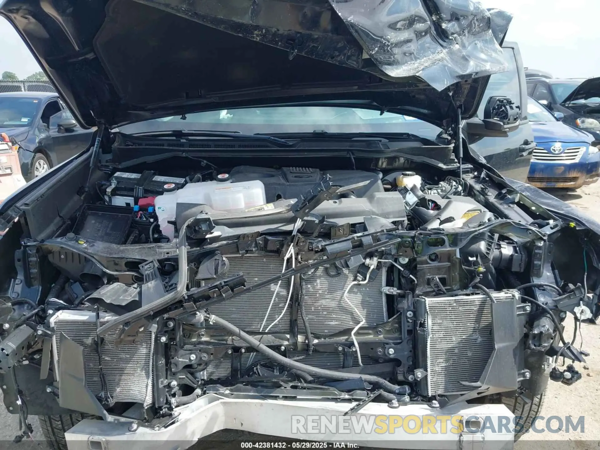 10 Photograph of a damaged car 5TFLA5AB2RX034534 TOYOTA TUNDRA 2024