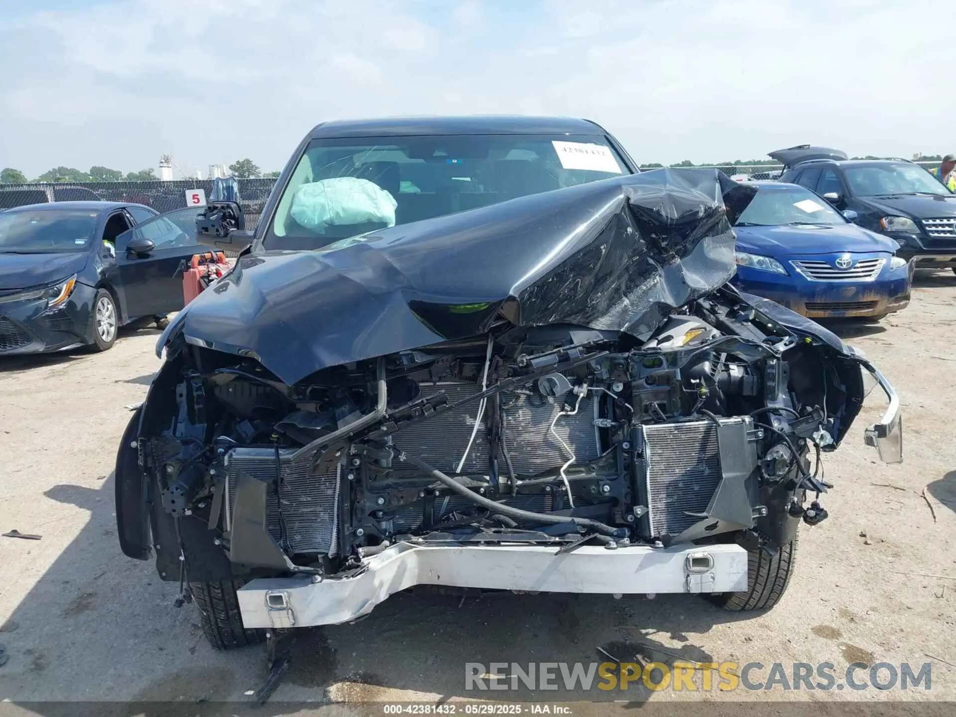 12 Photograph of a damaged car 5TFLA5AB2RX034534 TOYOTA TUNDRA 2024