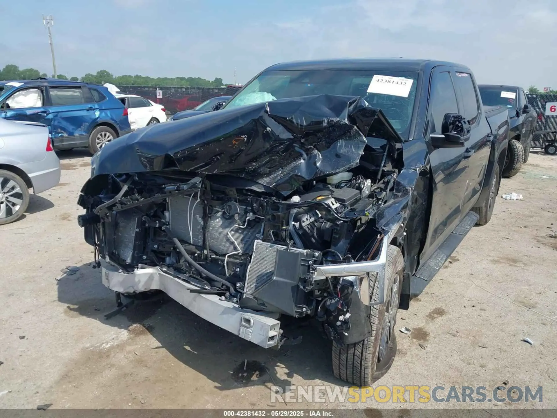 2 Photograph of a damaged car 5TFLA5AB2RX034534 TOYOTA TUNDRA 2024