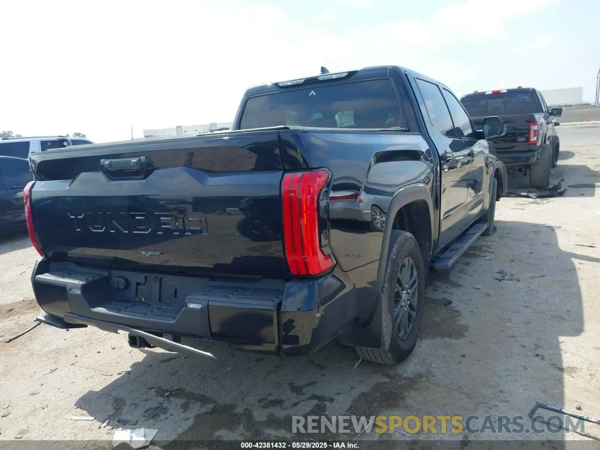 4 Photograph of a damaged car 5TFLA5AB2RX034534 TOYOTA TUNDRA 2024