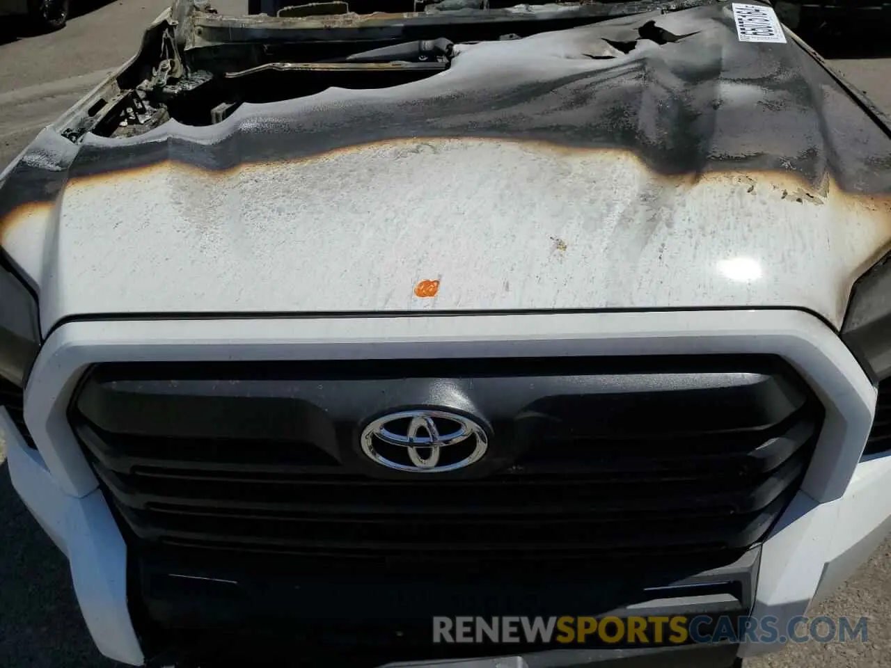 11 Photograph of a damaged car 5TFLA5AB5RX035757 TOYOTA TUNDRA 2024