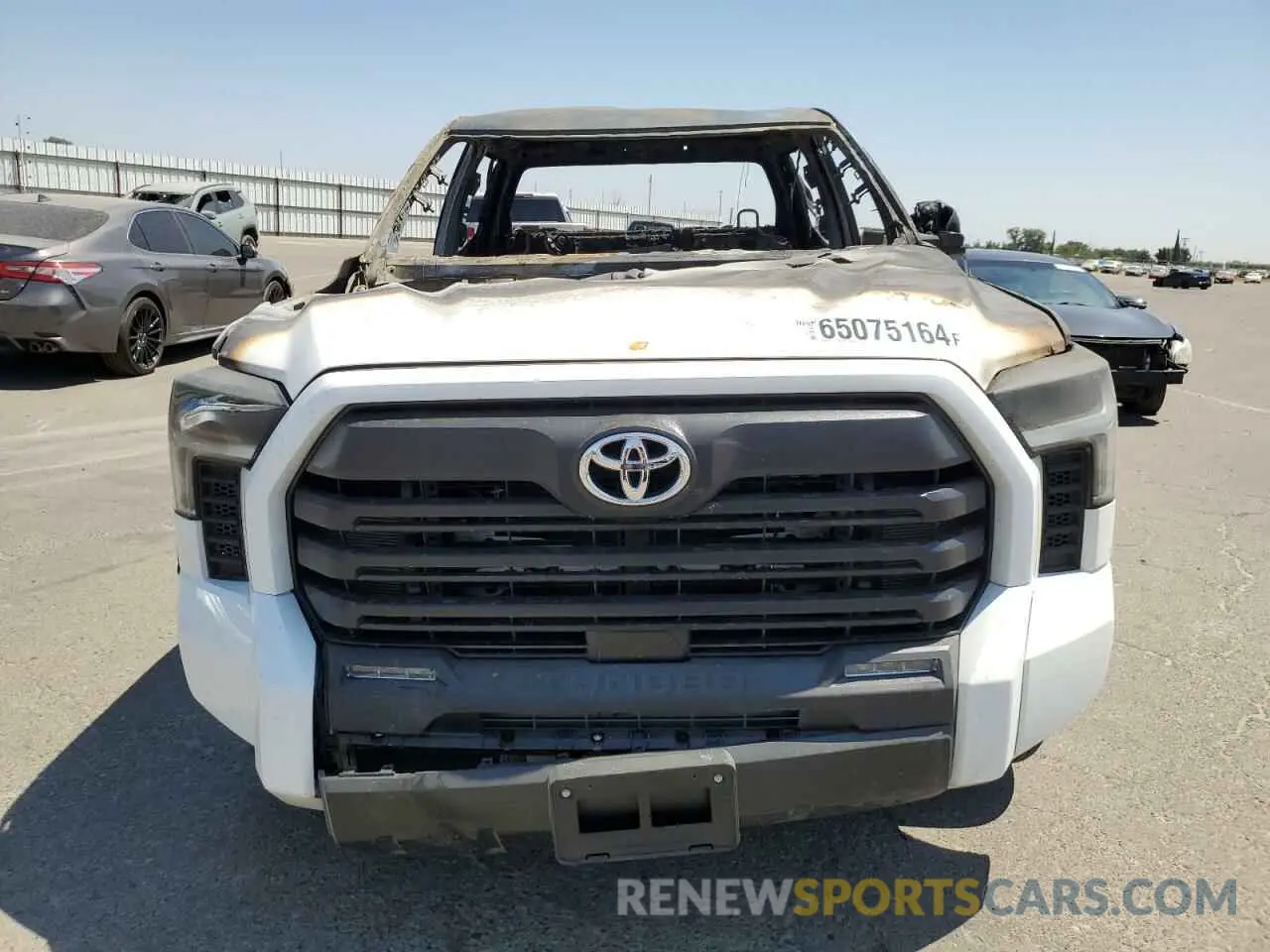 5 Photograph of a damaged car 5TFLA5AB5RX035757 TOYOTA TUNDRA 2024