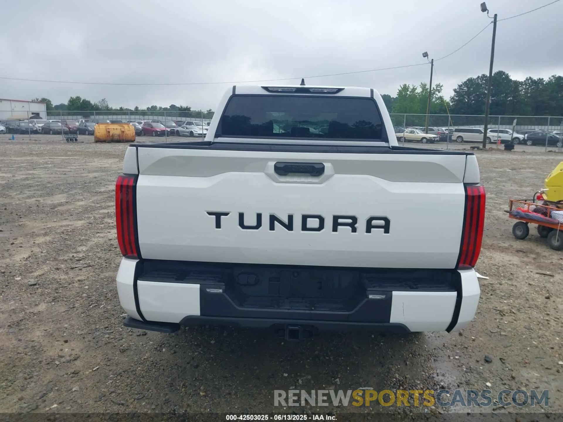 17 Photograph of a damaged car 5TFLA5AB5RX038352 TOYOTA TUNDRA 2024