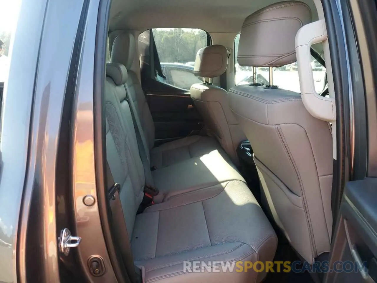 10 Photograph of a damaged car 5TFLA5DAXRX175242 TOYOTA TUNDRA 2024
