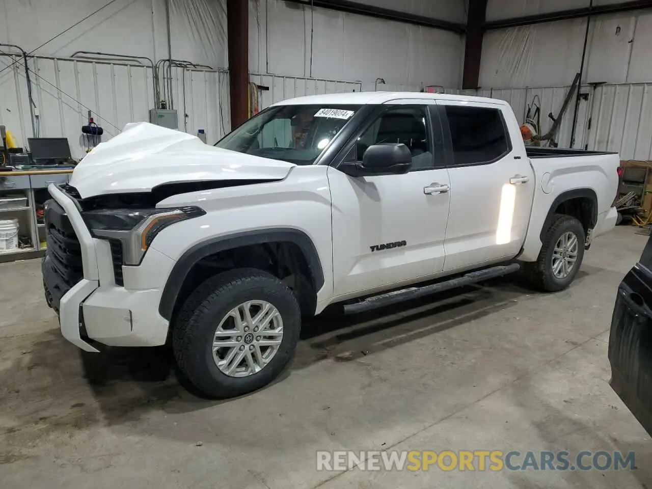 1 Photograph of a damaged car 5TFLA5DB0RX194004 TOYOTA TUNDRA 2024