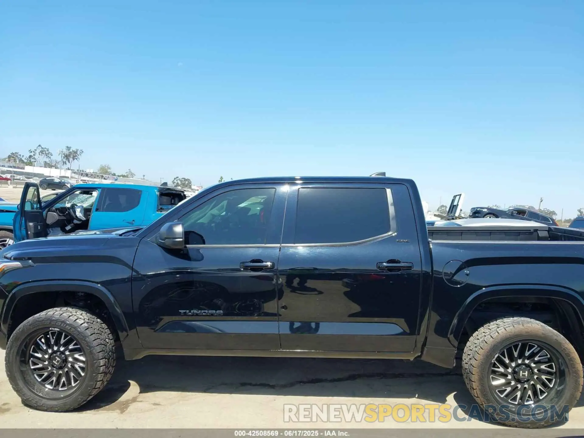 14 Photograph of a damaged car 5TFLA5DB0RX211934 TOYOTA TUNDRA 2024