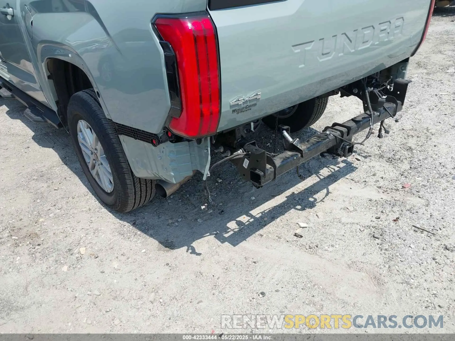 6 Photograph of a damaged car 5TFLA5DB1RX207813 TOYOTA TUNDRA 2024