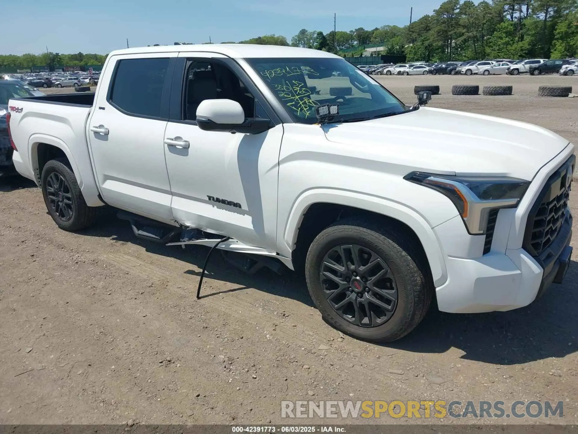1 Photograph of a damaged car 5TFLA5DB2RX145824 TOYOTA TUNDRA 2024