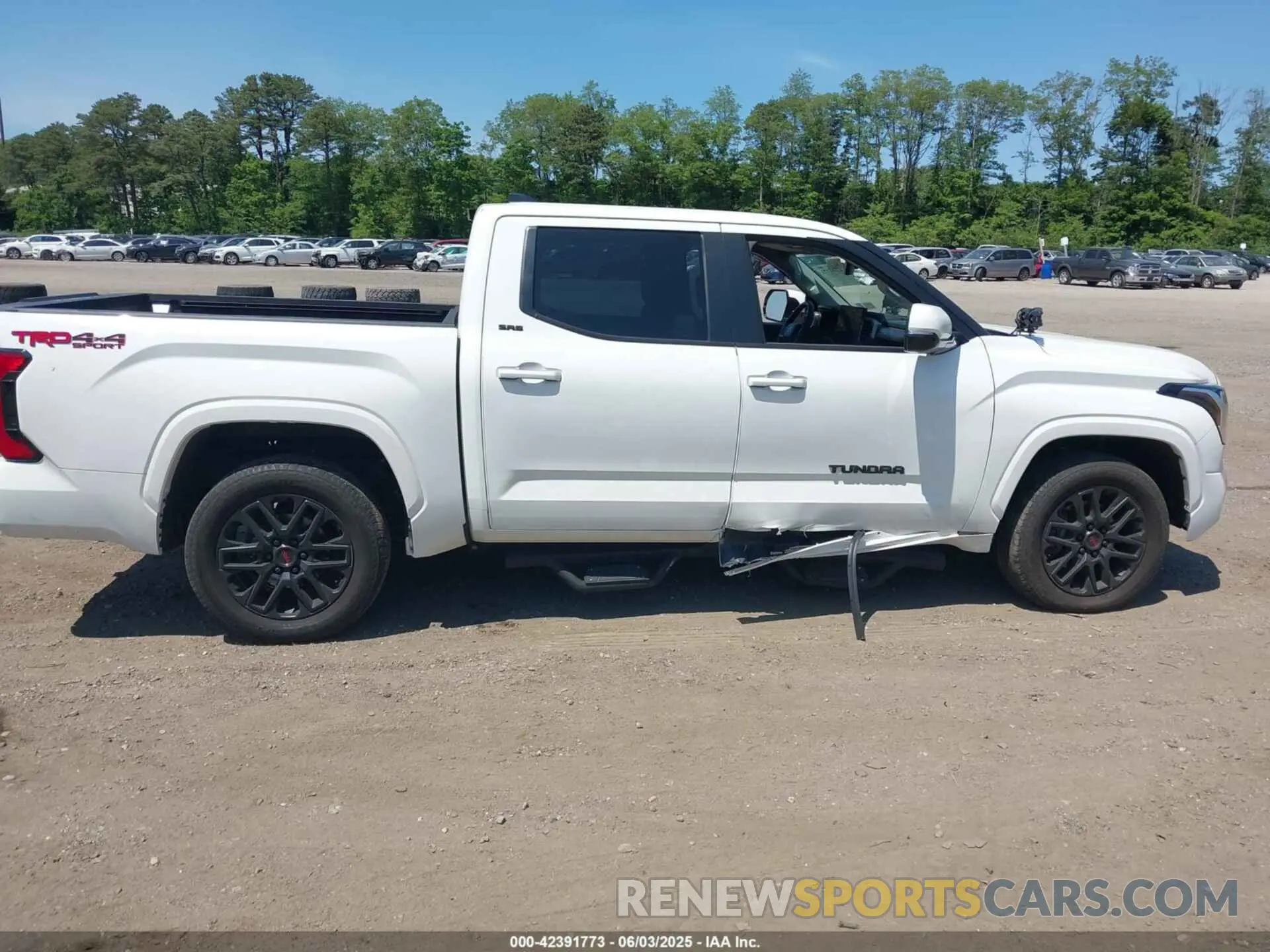 13 Photograph of a damaged car 5TFLA5DB2RX145824 TOYOTA TUNDRA 2024
