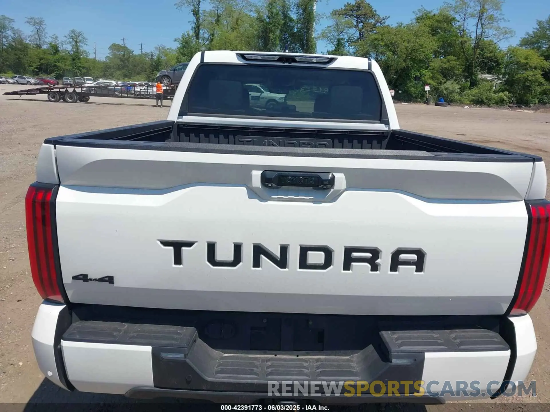 16 Photograph of a damaged car 5TFLA5DB2RX145824 TOYOTA TUNDRA 2024