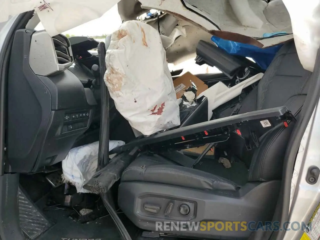 7 Photograph of a damaged car 5TFLA5DB2RX180976 TOYOTA TUNDRA 2024