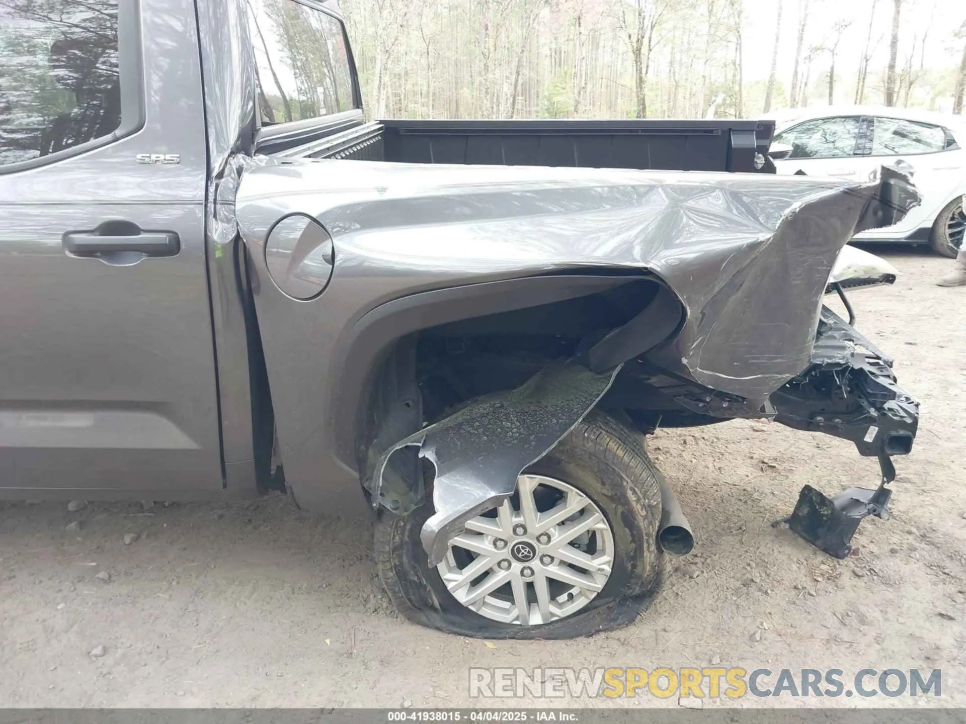 19 Photograph of a damaged car 5TFLA5DB2RX204354 TOYOTA TUNDRA 2024