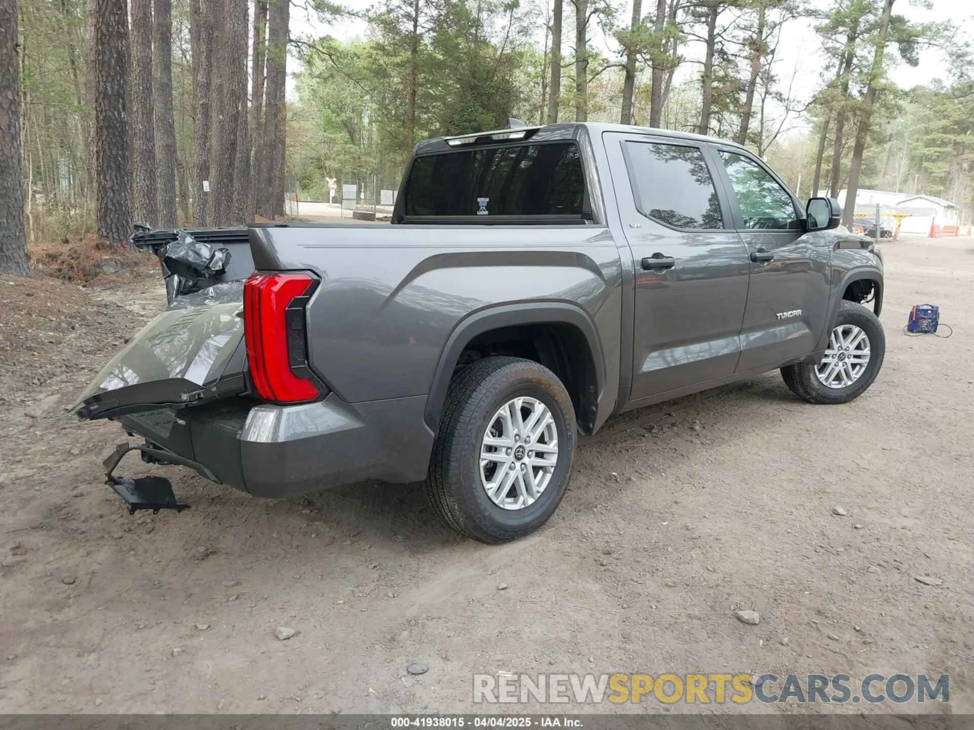 4 Photograph of a damaged car 5TFLA5DB2RX204354 TOYOTA TUNDRA 2024