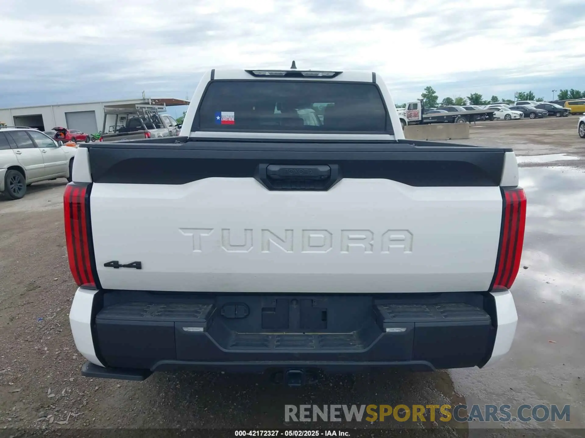 16 Photograph of a damaged car 5TFLA5DB2RX210767 TOYOTA TUNDRA 2024