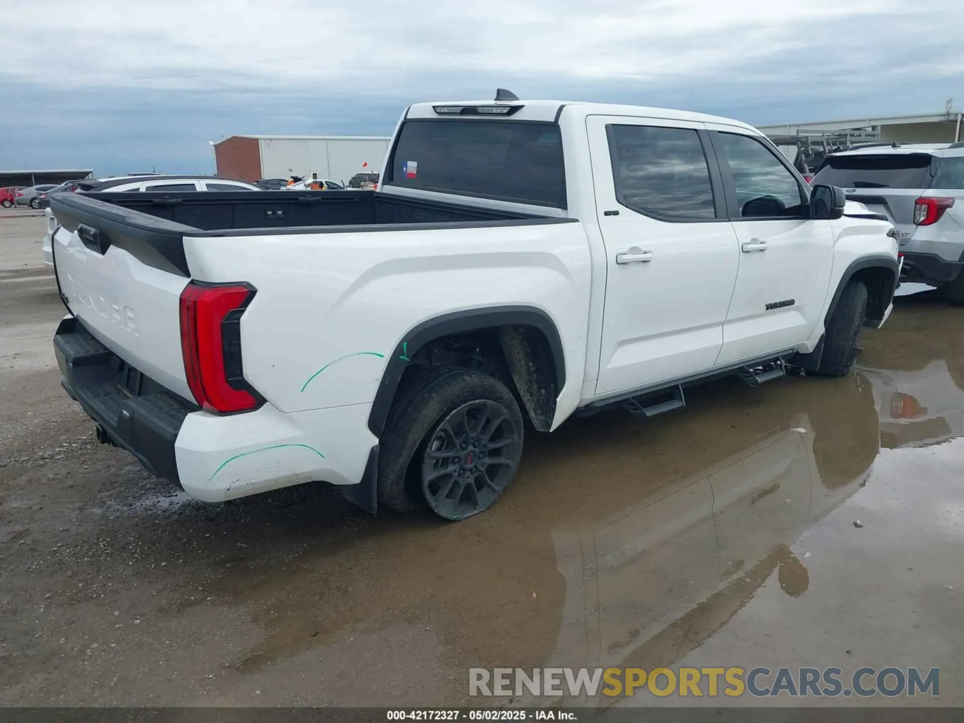 4 Photograph of a damaged car 5TFLA5DB2RX210767 TOYOTA TUNDRA 2024
