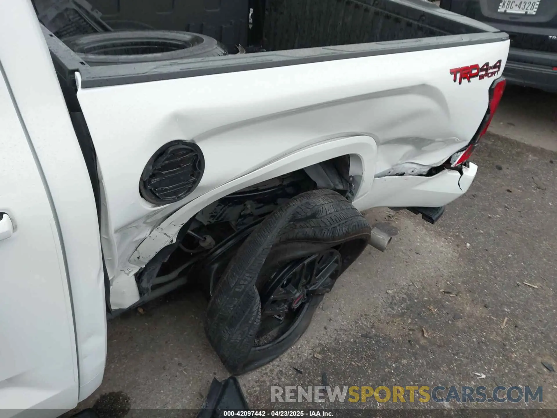 6 Photograph of a damaged car 5TFLA5DB3RX181554 TOYOTA TUNDRA 2024
