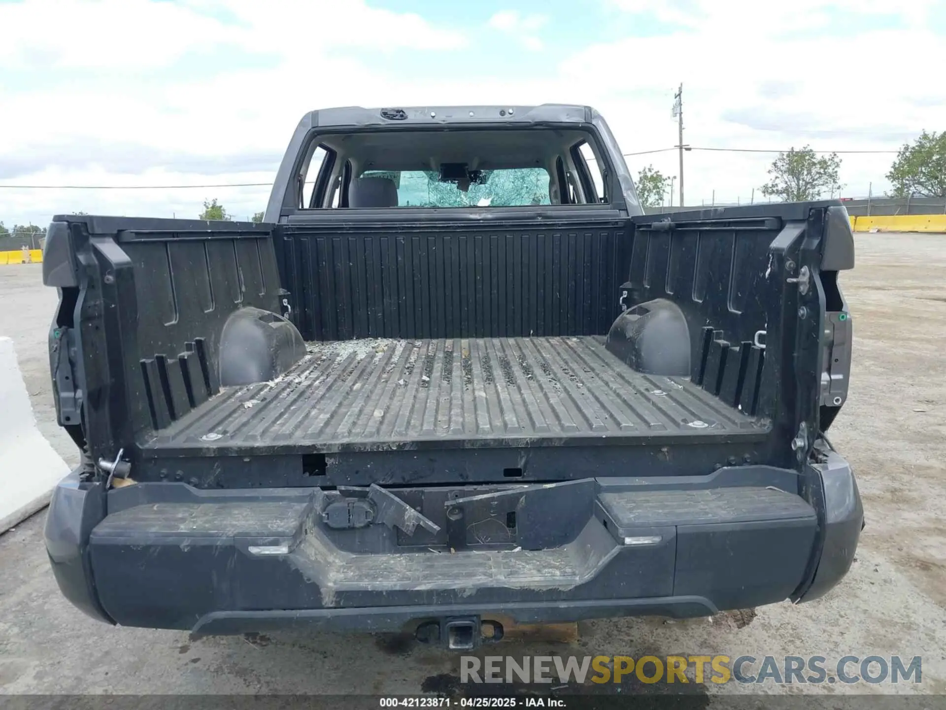 16 Photograph of a damaged car 5TFLA5DB4RX145954 TOYOTA TUNDRA 2024