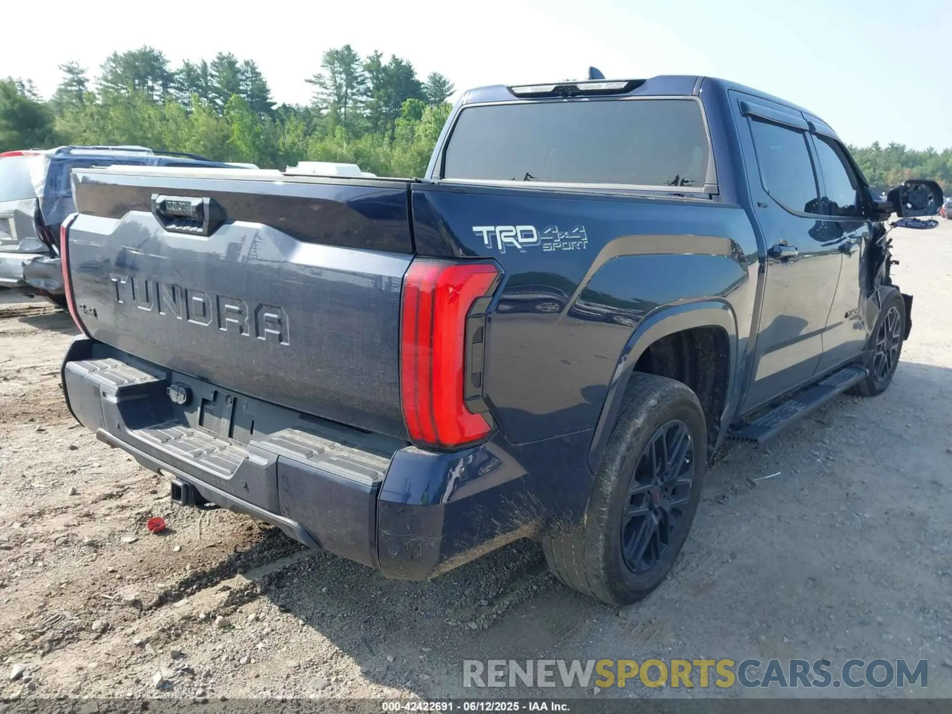 4 Photograph of a damaged car 5TFLA5DB4RX163385 TOYOTA TUNDRA 2024