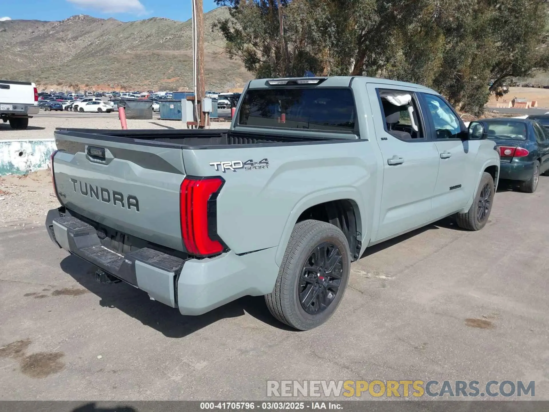 4 Photograph of a damaged car 5TFLA5DB5RX215364 TOYOTA TUNDRA 2024