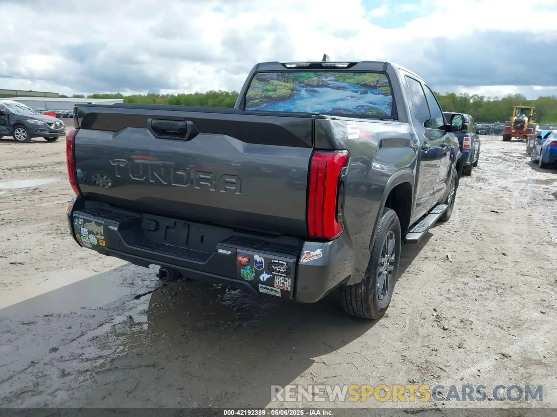 4 Photograph of a damaged car 5TFLA5DB7RX237804 TOYOTA TUNDRA 2024