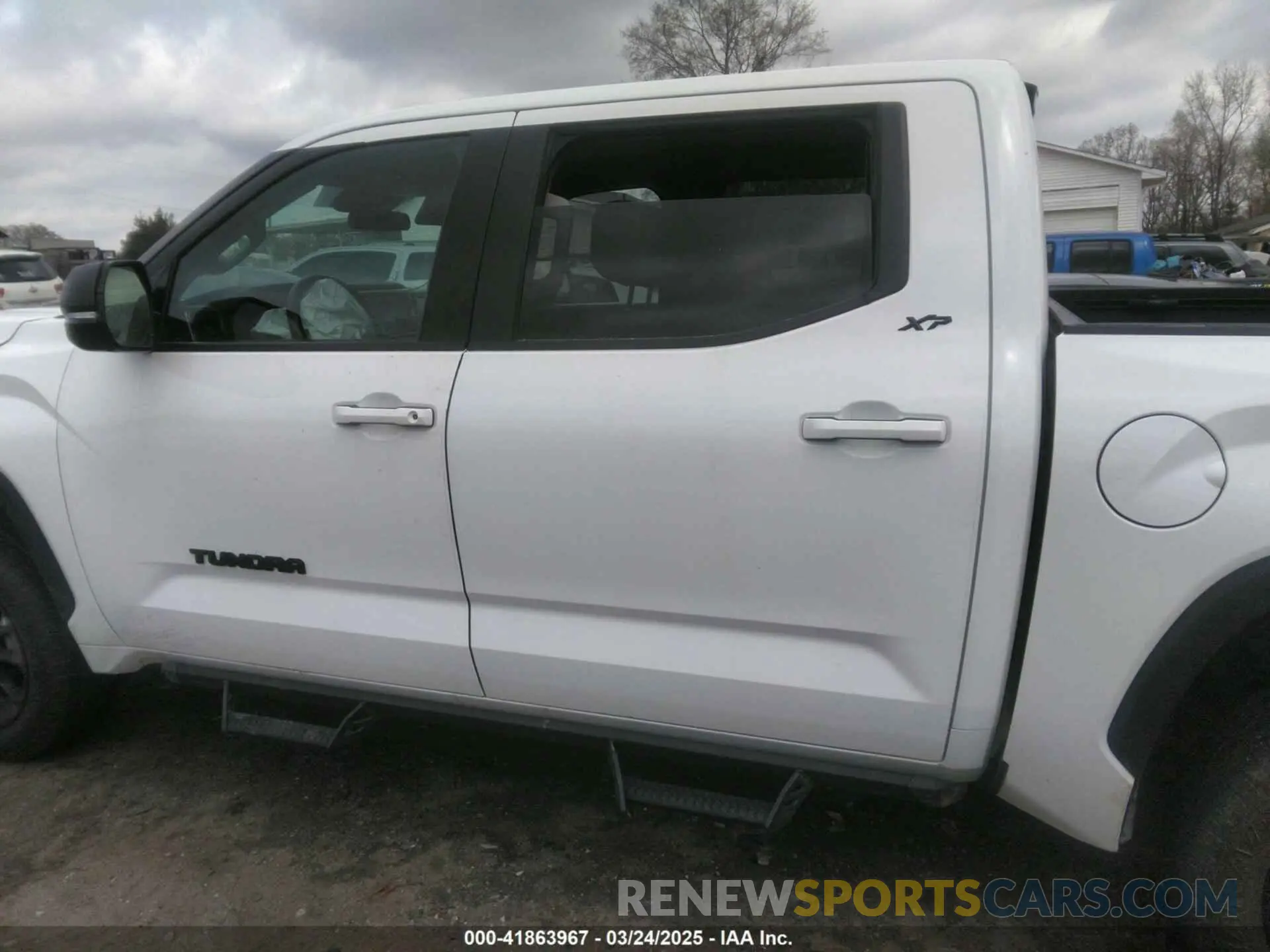 14 Photograph of a damaged car 5TFLA5DB9RX141205 TOYOTA TUNDRA 2024