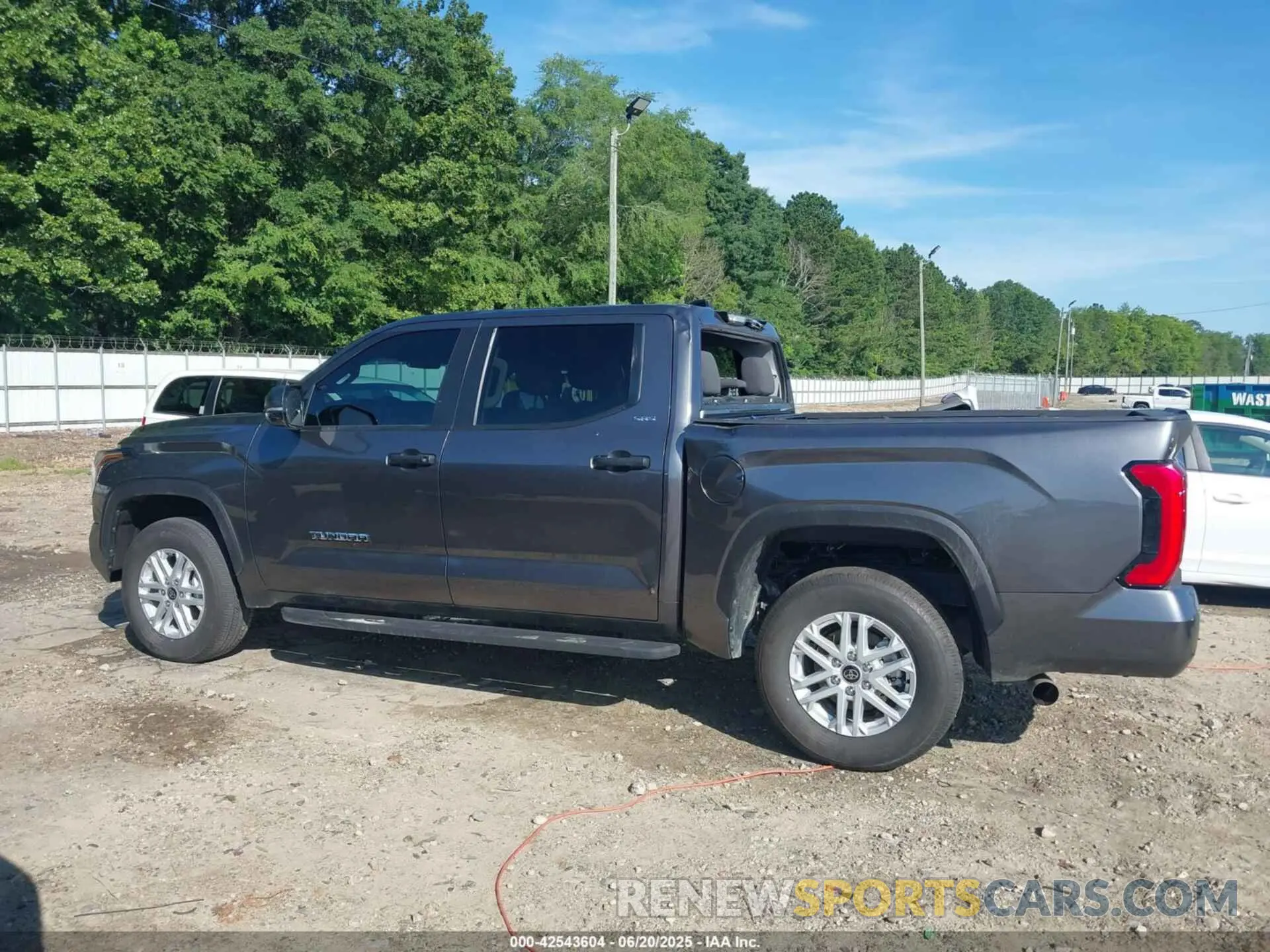 14 Photograph of a damaged car 5TFLA5DB9RX186452 TOYOTA TUNDRA 2024