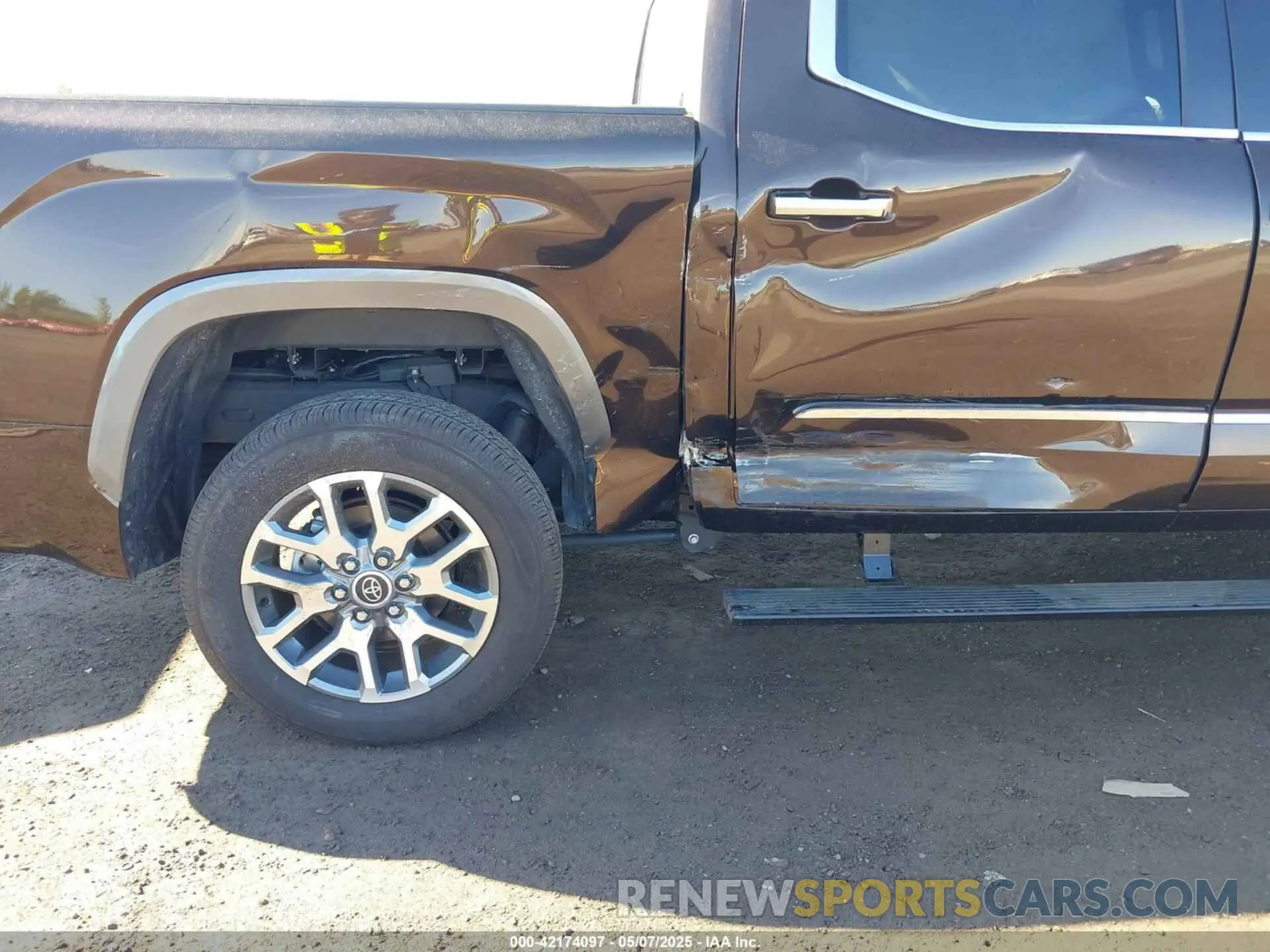 6 Photograph of a damaged car 5TFMA5DB1RX201000 TOYOTA TUNDRA 2024