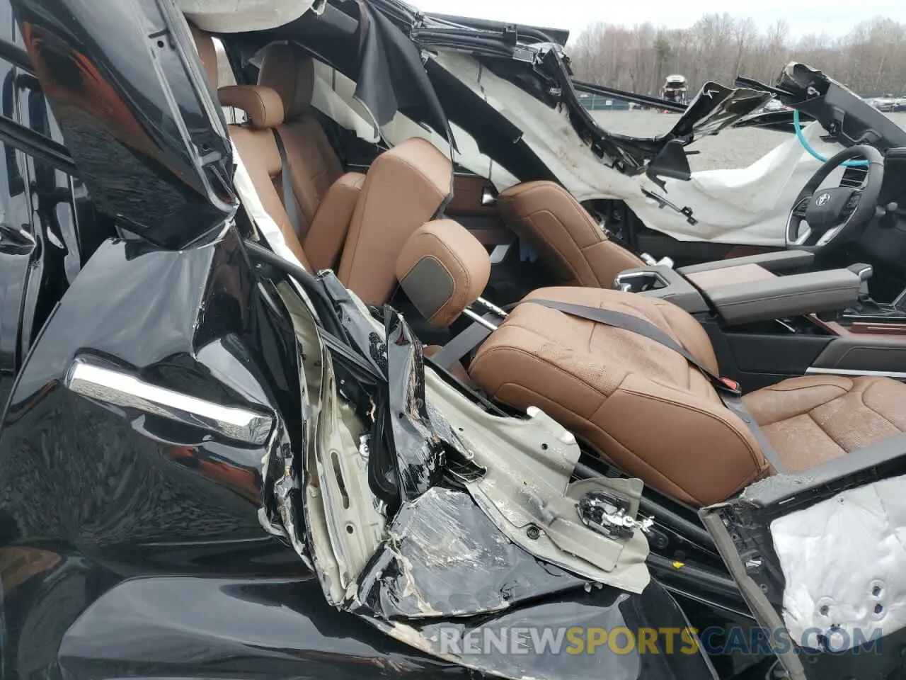 10 Photograph of a damaged car 5TFMA5DB4RX185682 TOYOTA TUNDRA 2024
