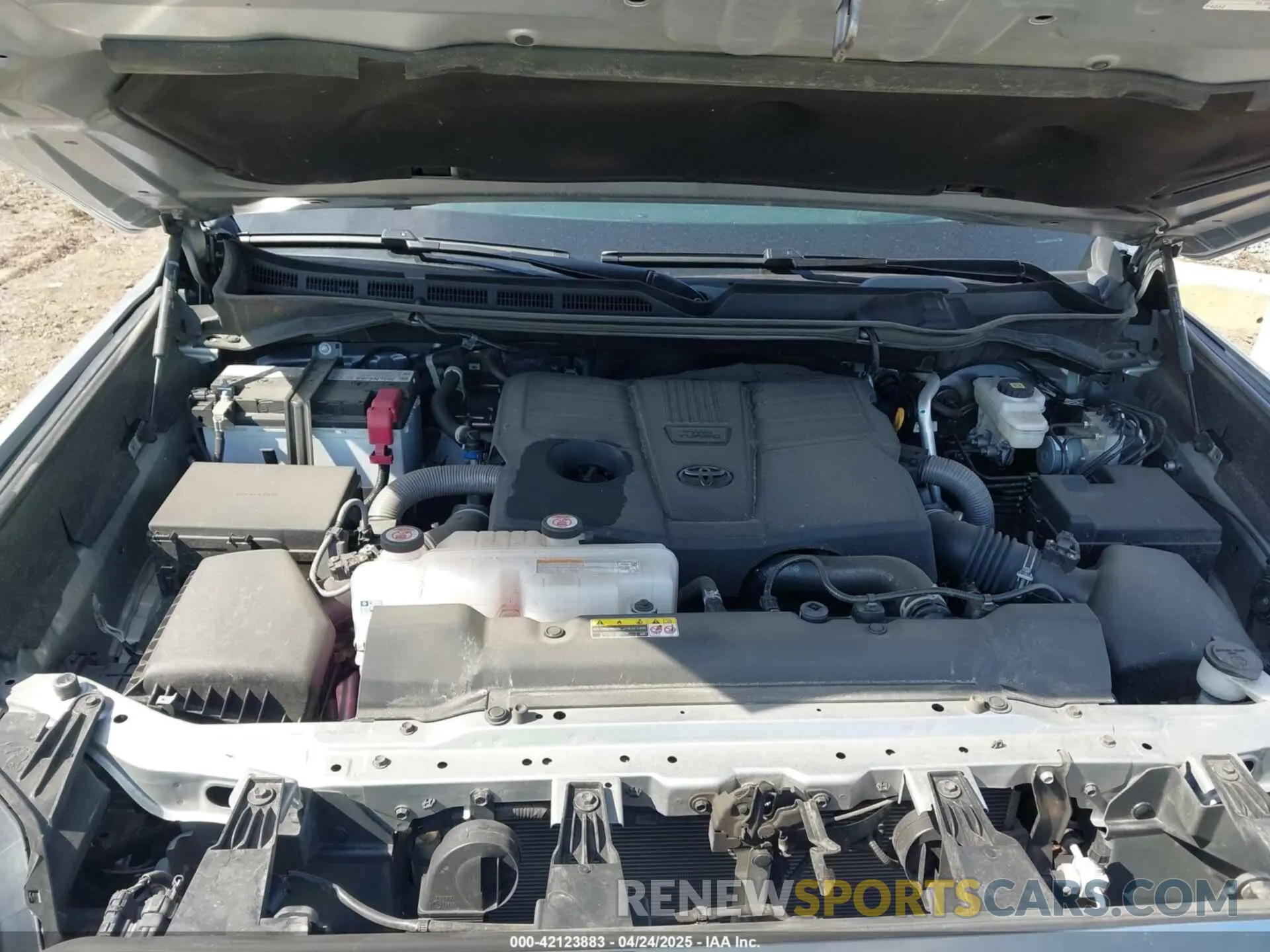 10 Photograph of a damaged car 5TFMA5DB4RX191529 TOYOTA TUNDRA 2024