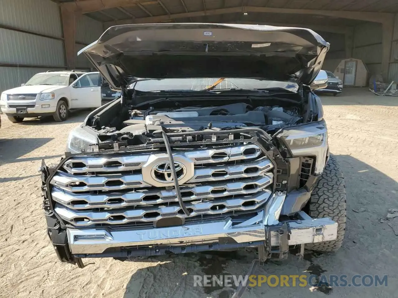 5 Photograph of a damaged car 5TFMA5ECXRX021876 TOYOTA TUNDRA 2024