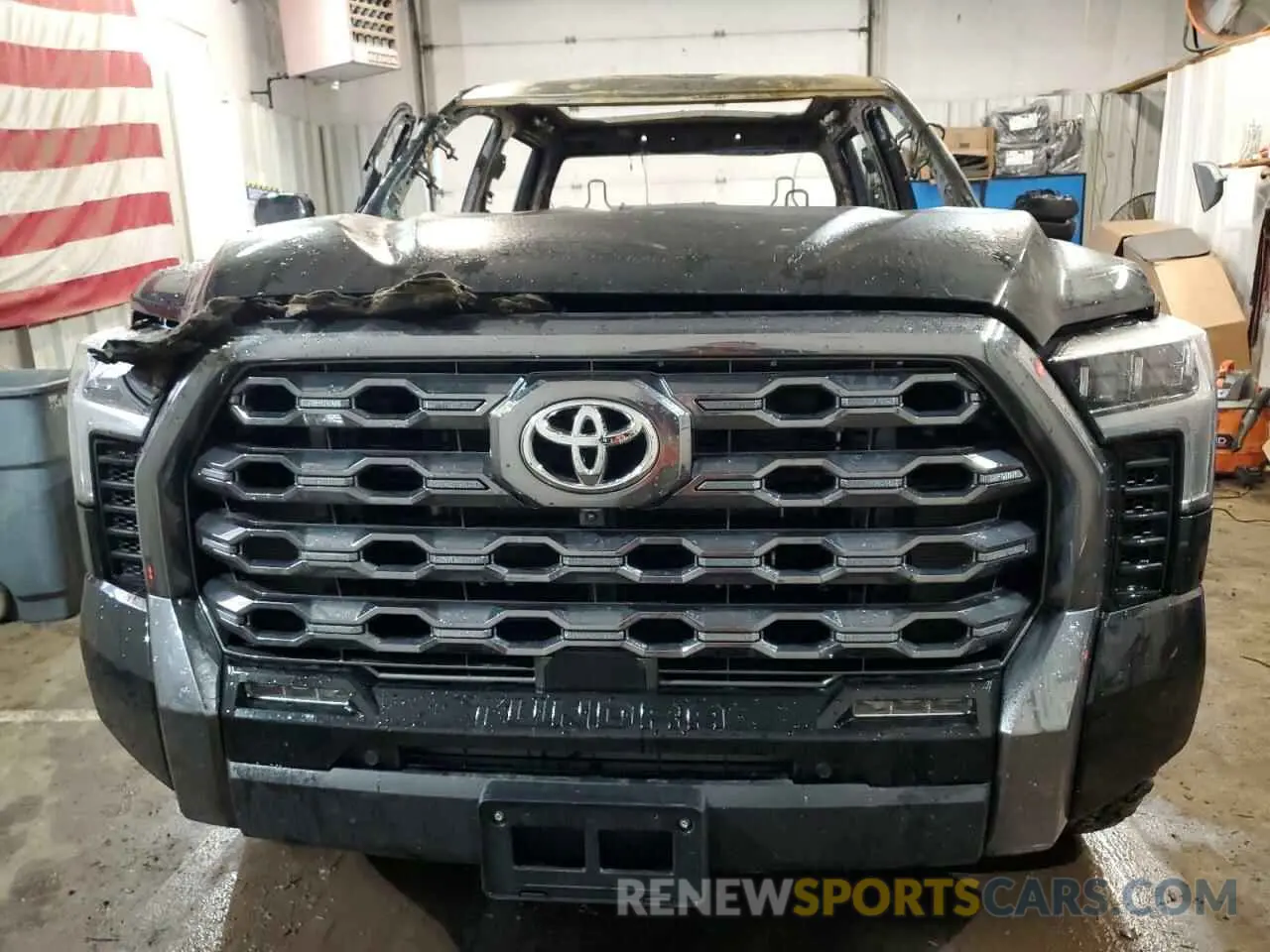 5 Photograph of a damaged car 5TFNA5DB2RX199813 TOYOTA TUNDRA 2024
