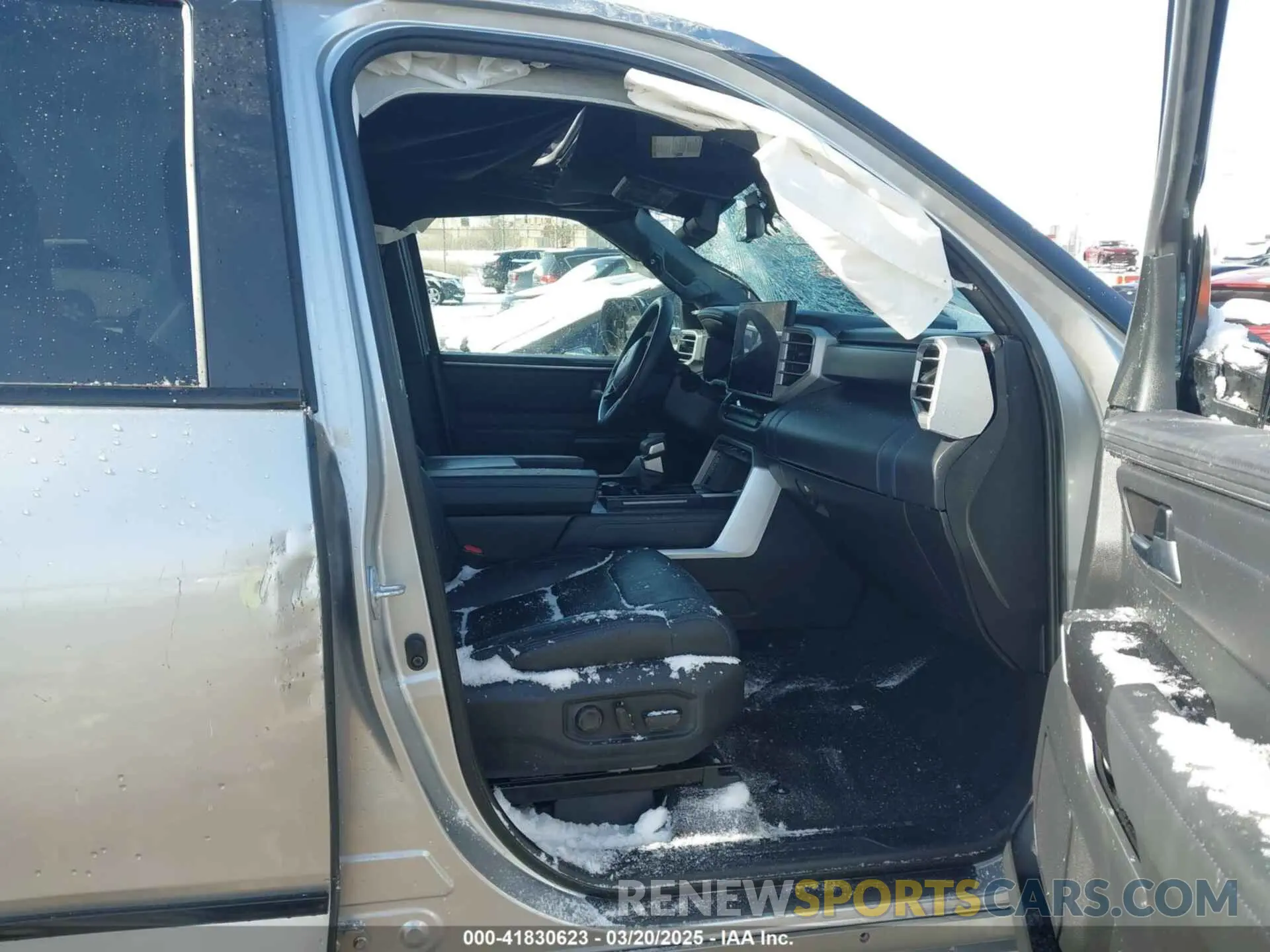 5 Photograph of a damaged car 5TFNA5DB7RX142071 TOYOTA TUNDRA 2024