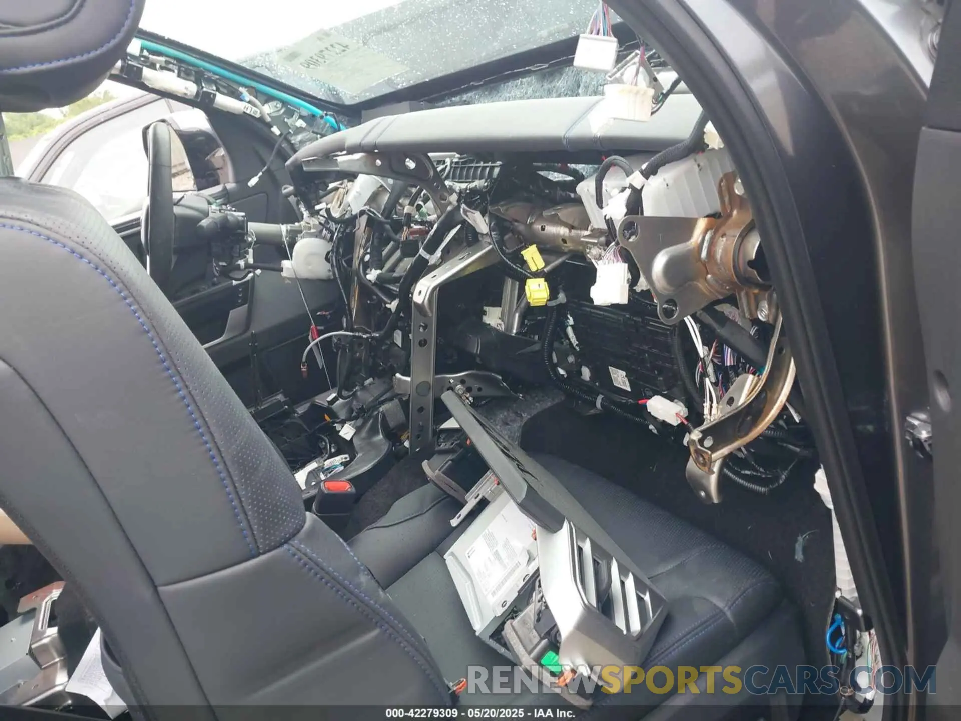5 Photograph of a damaged car 5TFNA5DB8RX209602 TOYOTA TUNDRA 2024