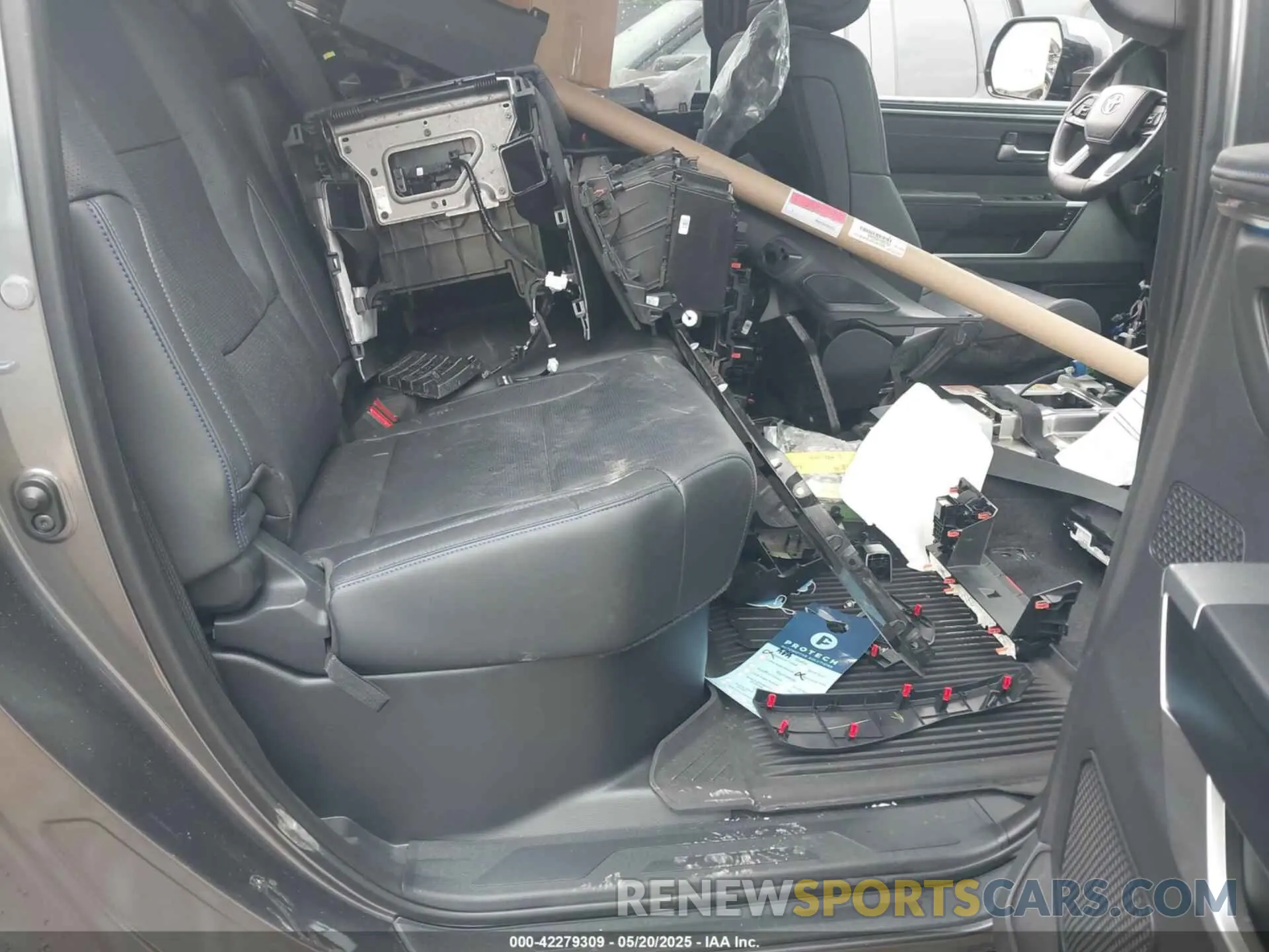 8 Photograph of a damaged car 5TFNA5DB8RX209602 TOYOTA TUNDRA 2024