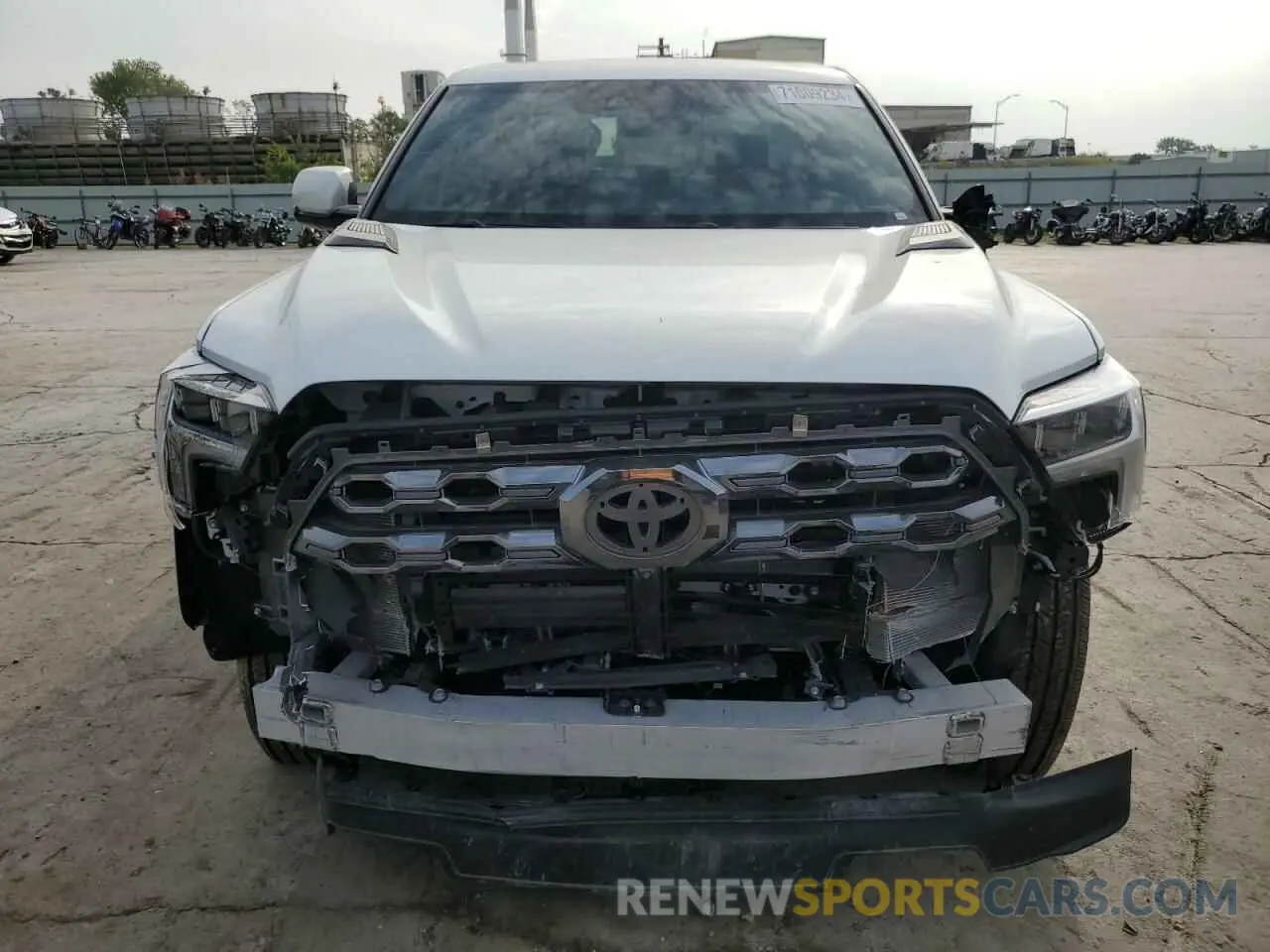 5 Photograph of a damaged car 5TFNC5DB7RX075319 TOYOTA TUNDRA 2024