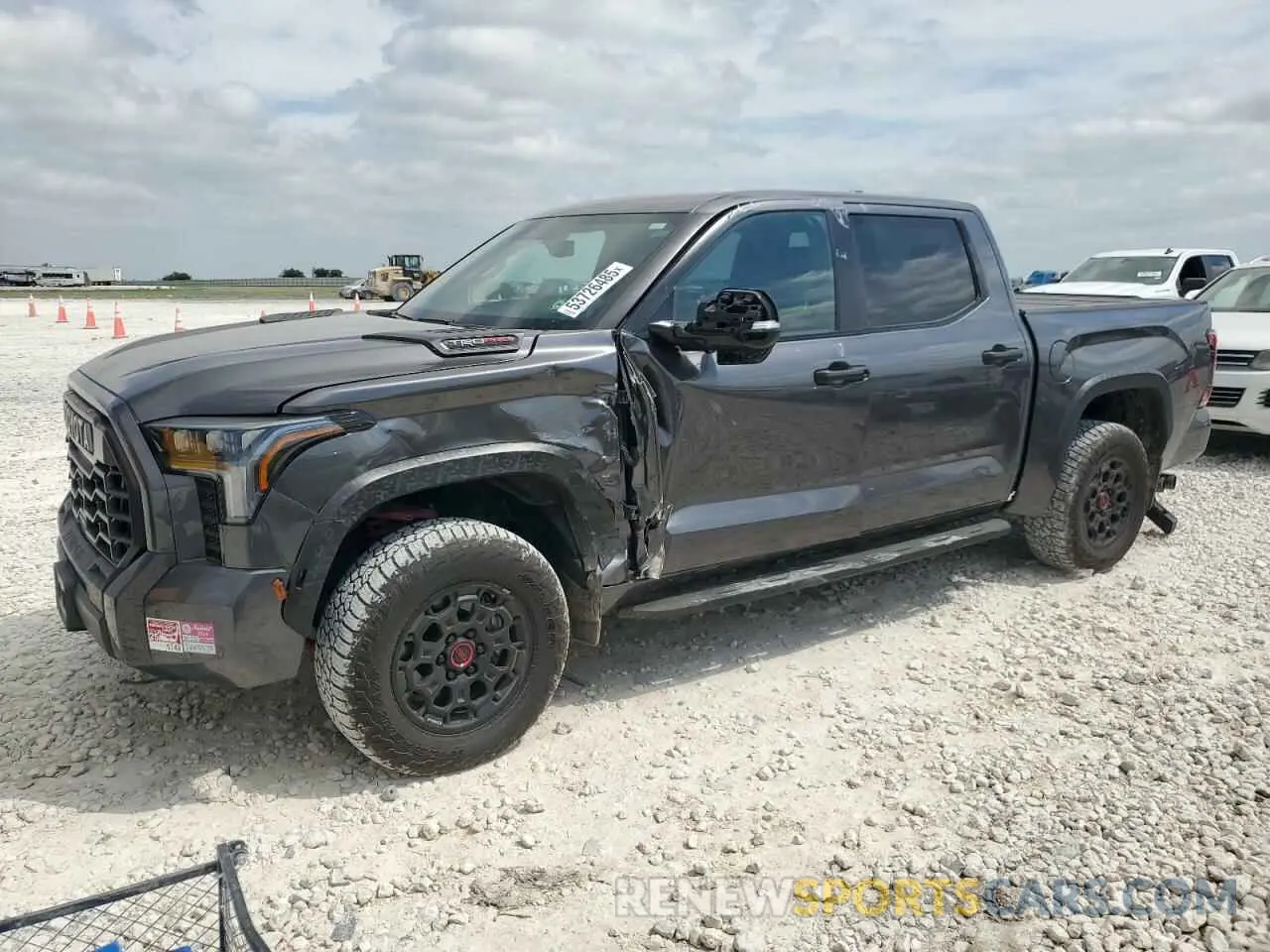 1 Photograph of a damaged car 5TFPC5DBXRX052870 TOYOTA TUNDRA 2024