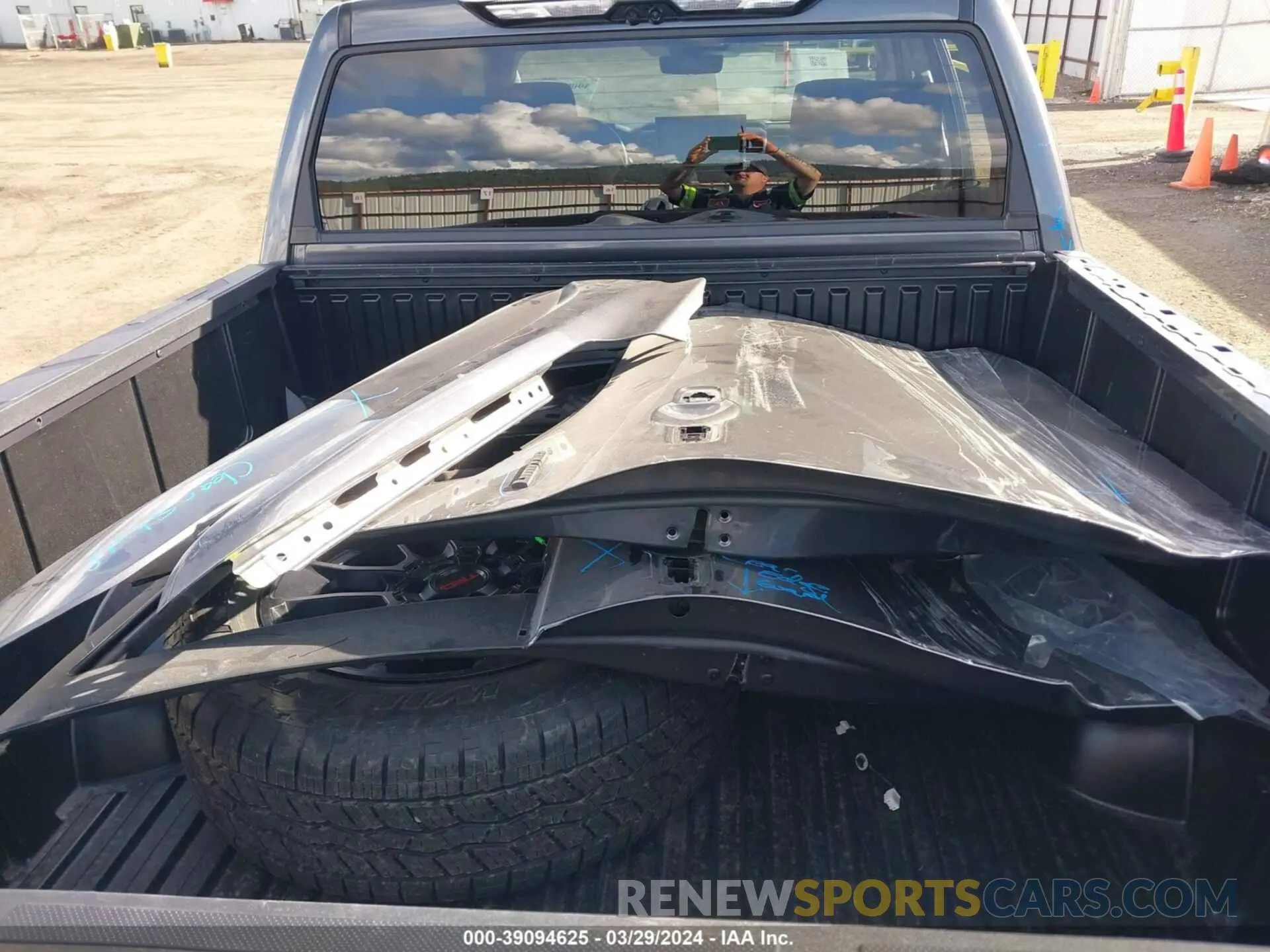 22 Photograph of a damaged car 5TFWA5DB1RX143429 TOYOTA TUNDRA 2024