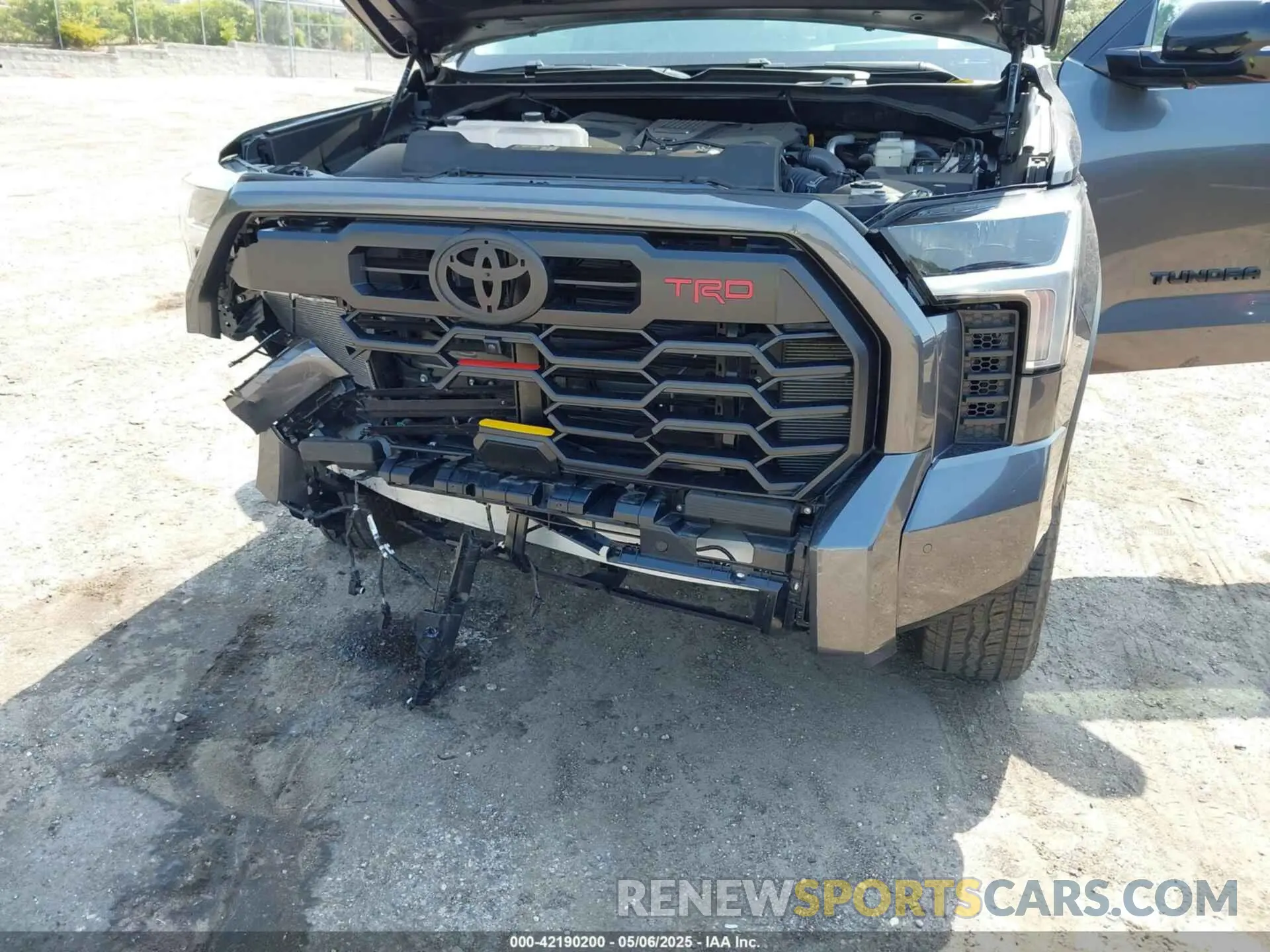 6 Photograph of a damaged car 5TFWA5DB1RX163874 TOYOTA TUNDRA 2024