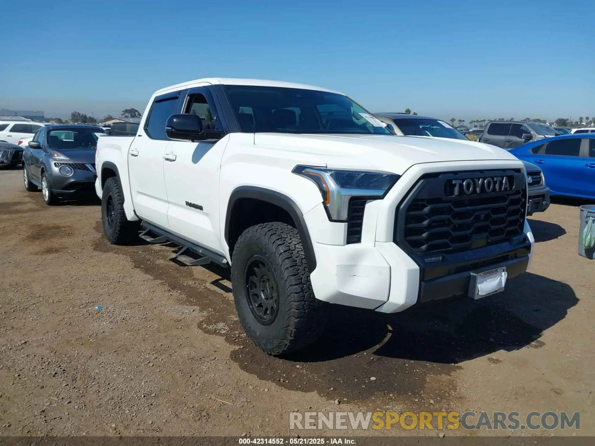 1 Photograph of a damaged car 5TFWA5DB5RX185795 TOYOTA TUNDRA 2024