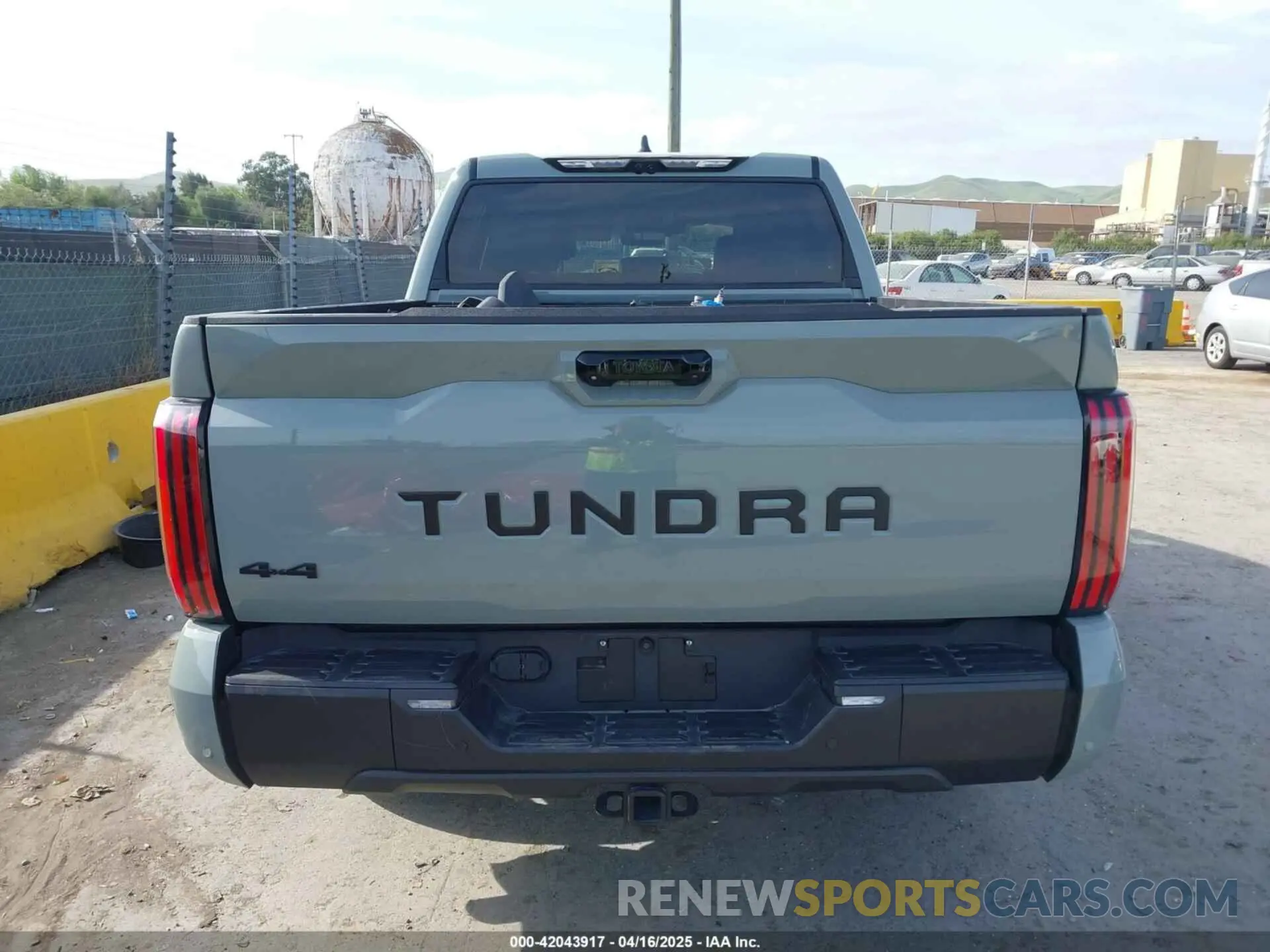 17 Photograph of a damaged car 5TFWA5DBXRX200498 TOYOTA TUNDRA 2024